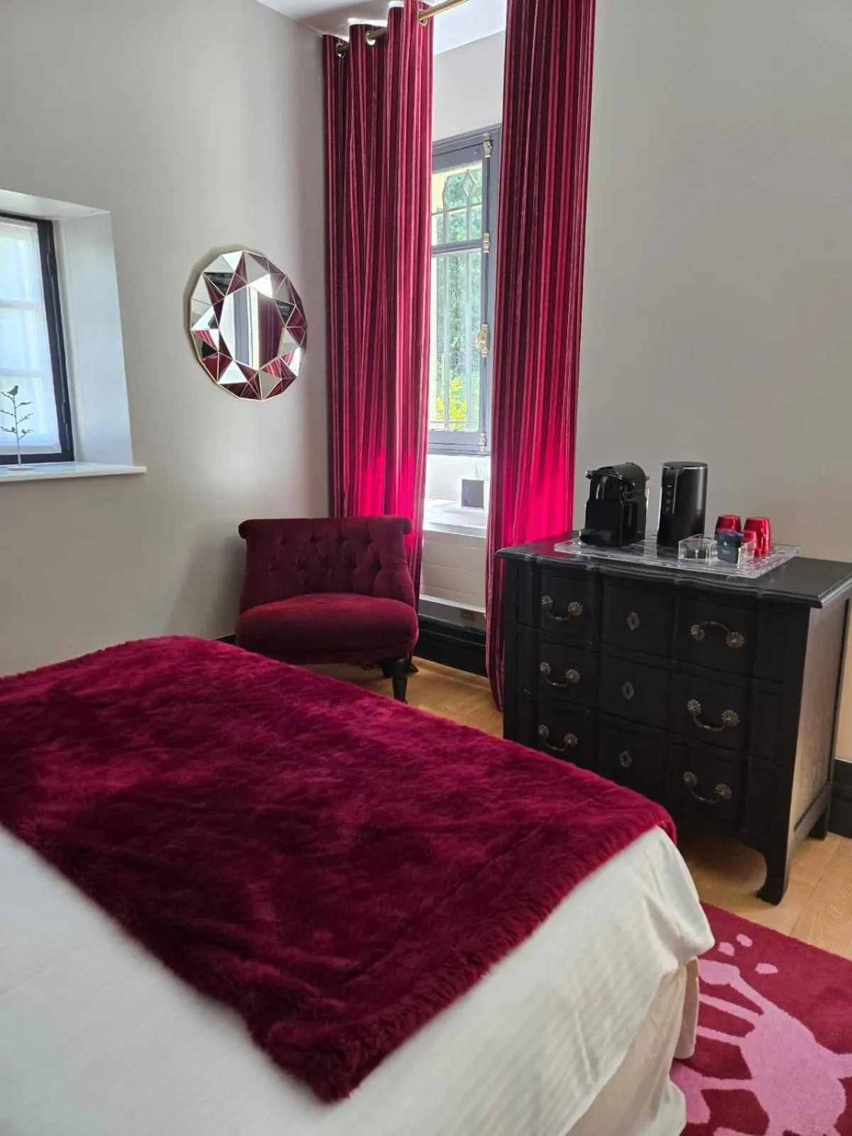 Bedroom, Bed in Château de Courtebotte