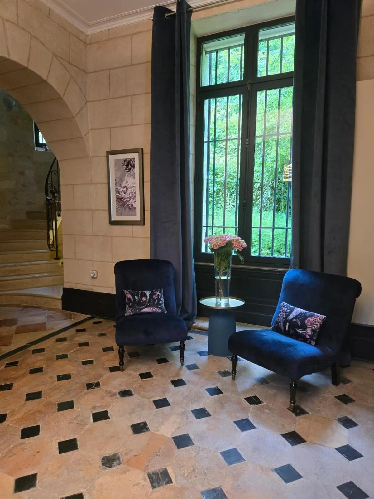 Seating area in Château de Courtebotte
