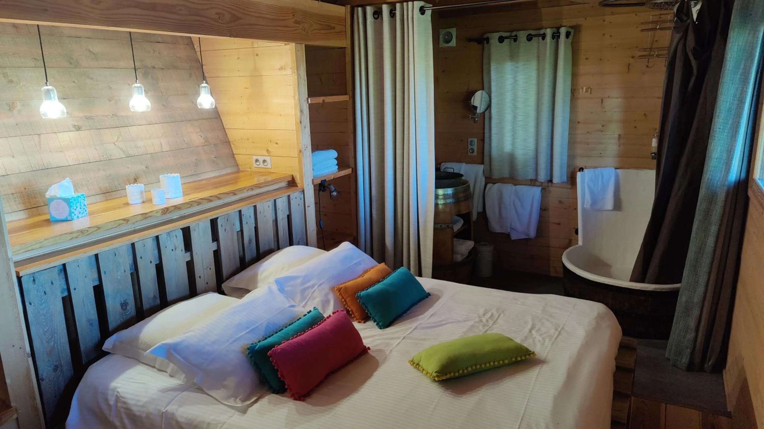 Bedroom, Bed in Château de Courtebotte