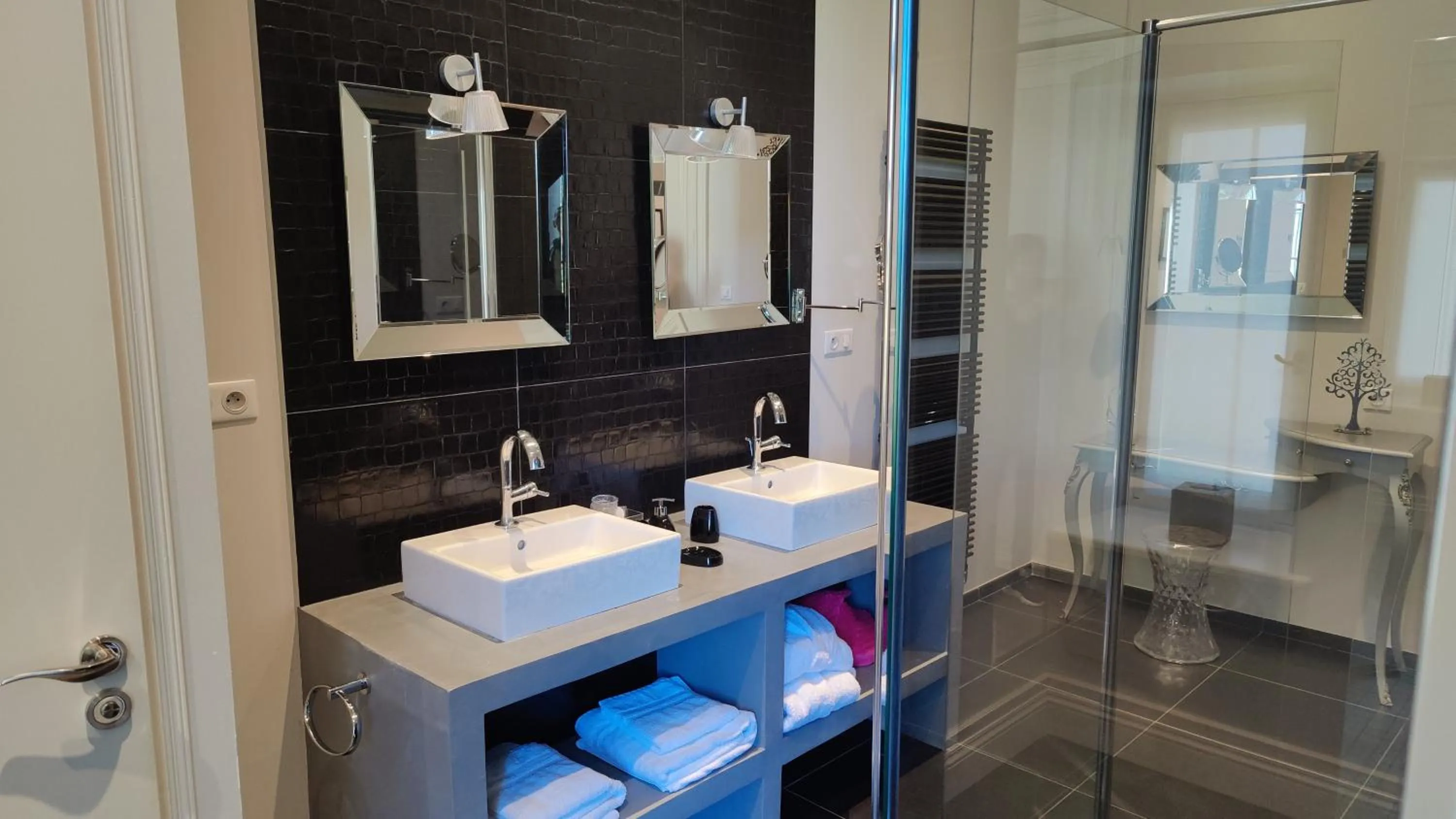 Bathroom in Château de Courtebotte