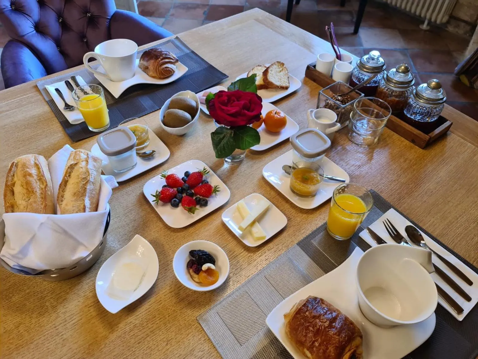 Breakfast in Château de Courtebotte