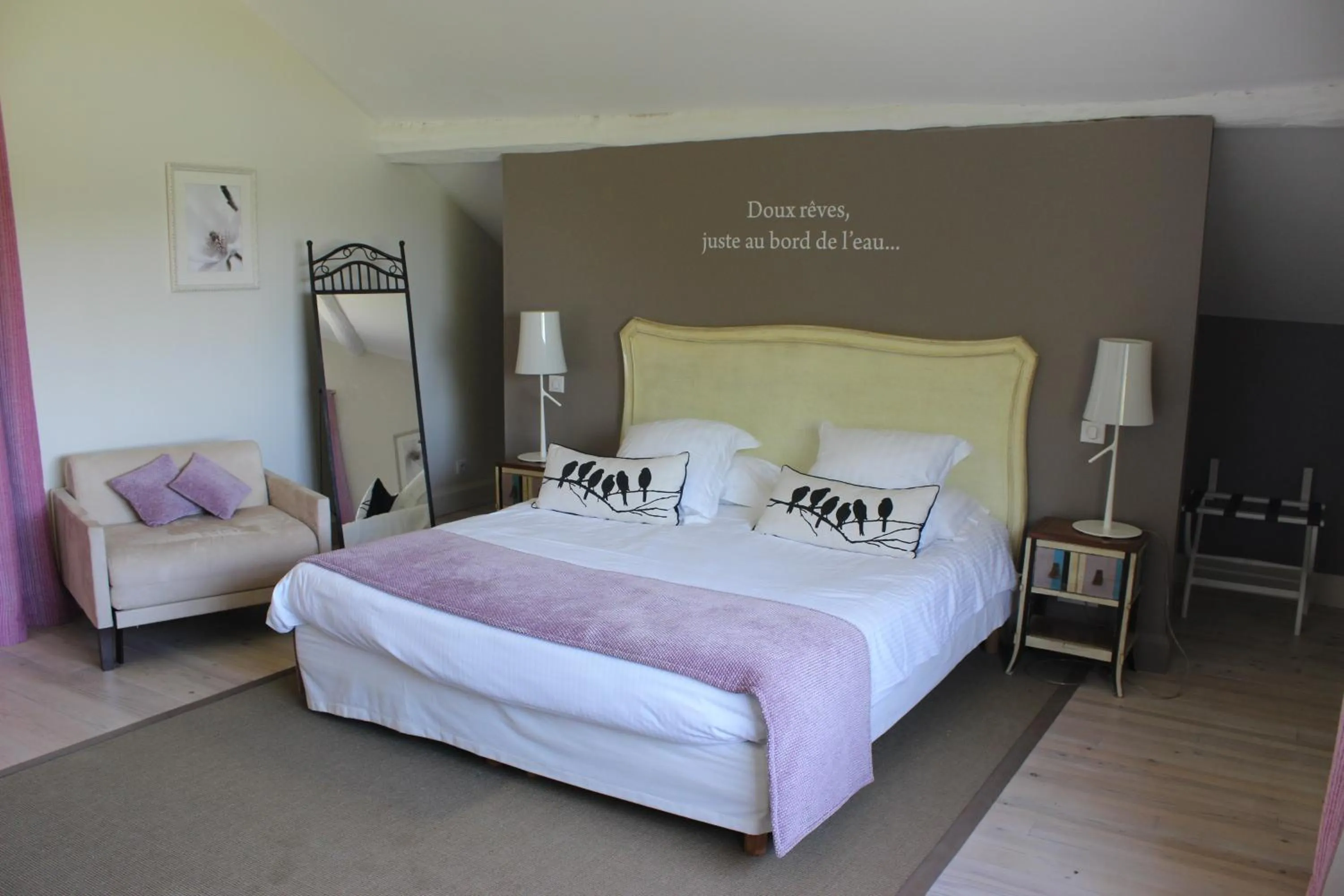 Photo of the whole room, Bed in Château de Courtebotte