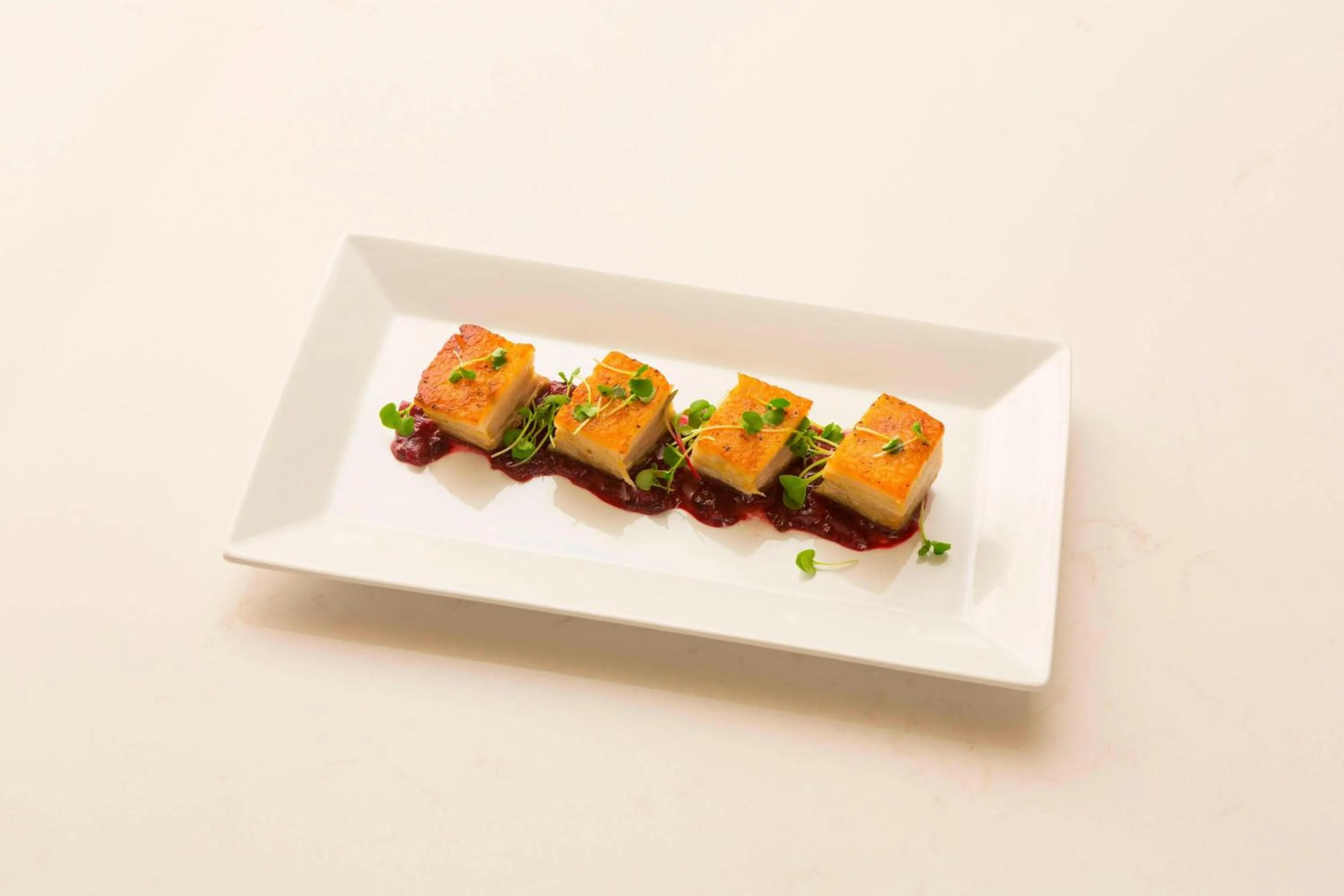 Lounge or bar in Monterey Marriott