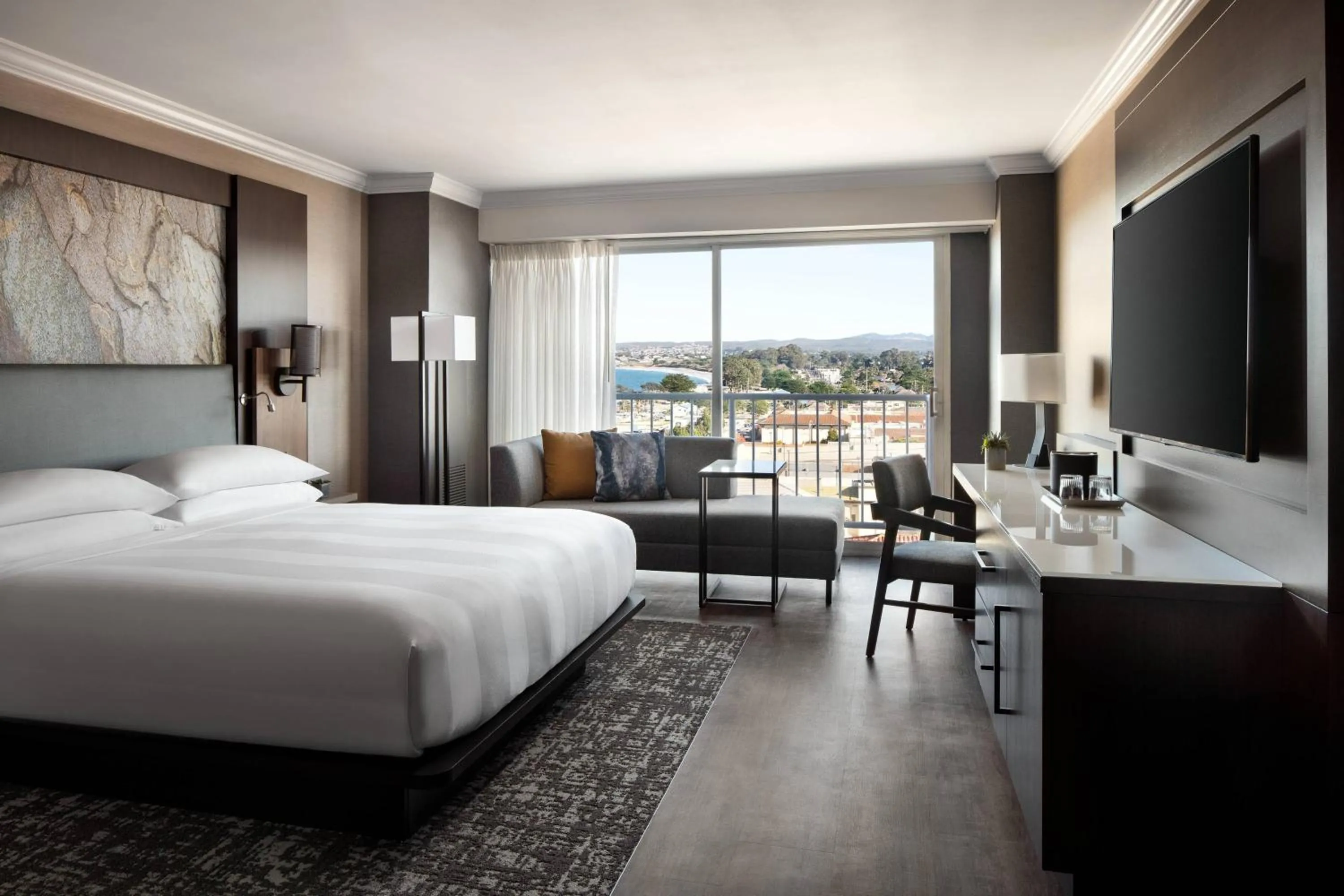 Photo of the whole room, Bed in Monterey Marriott