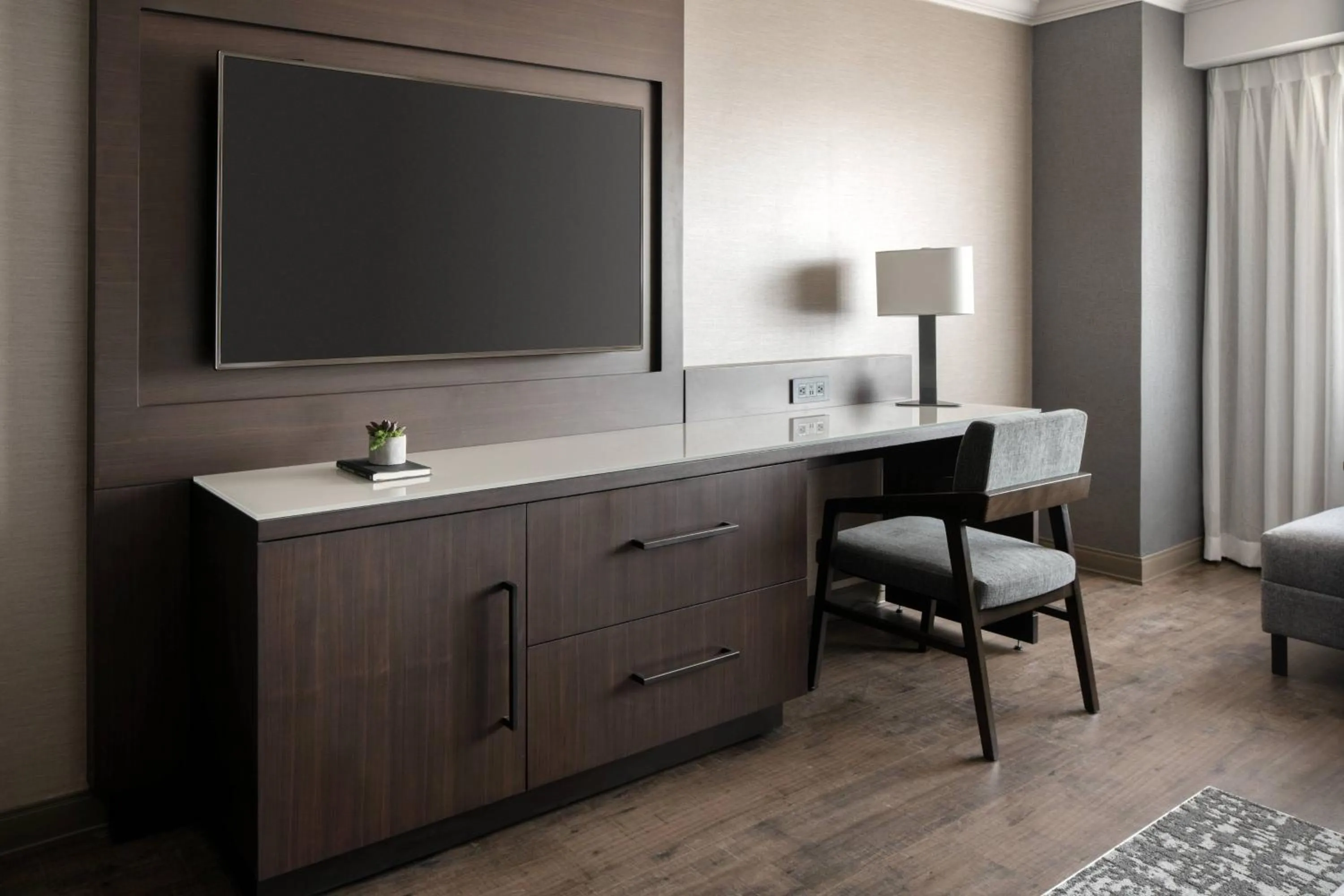 Photo of the whole room in Monterey Marriott