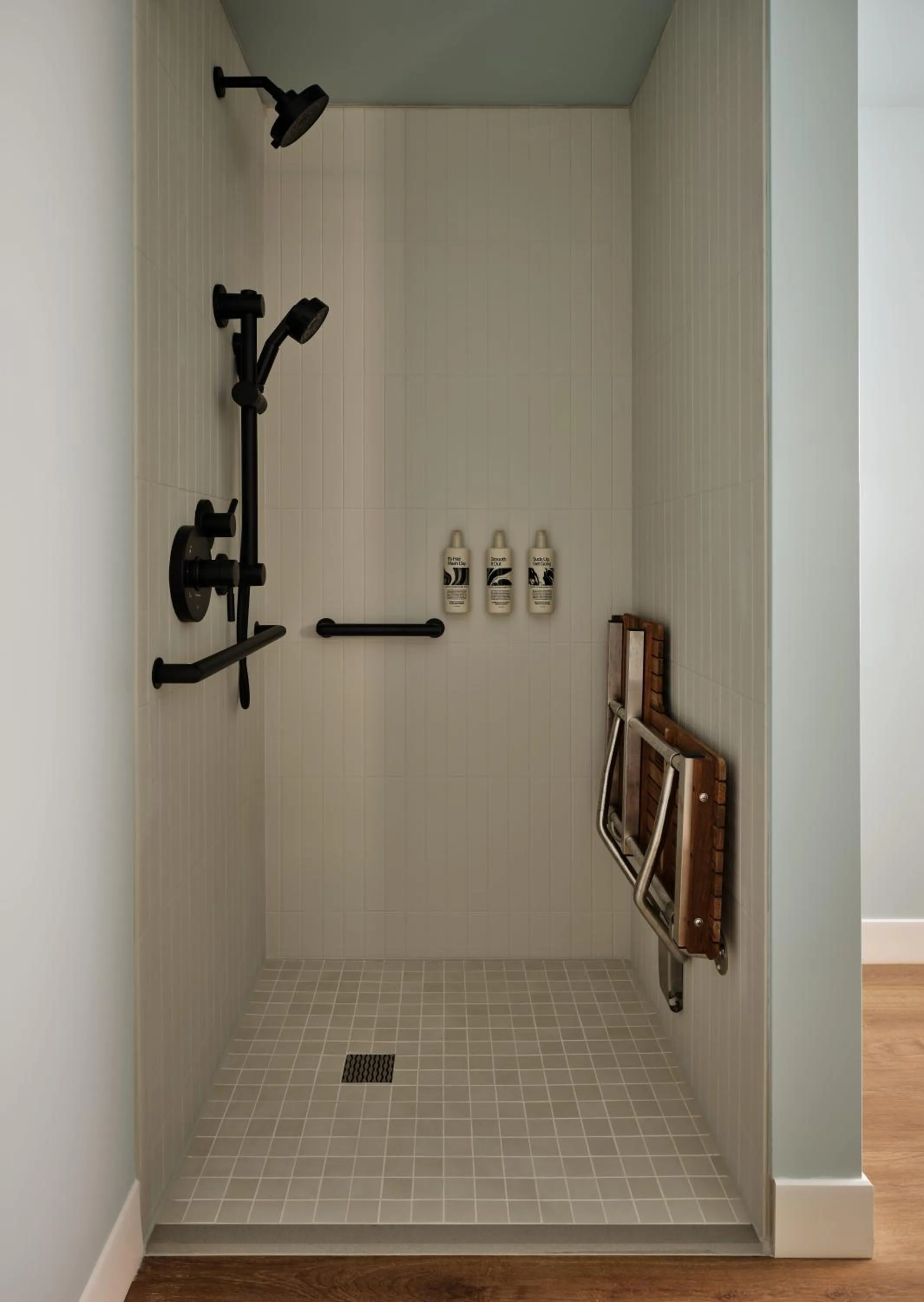Shower in Romer House Waikiki