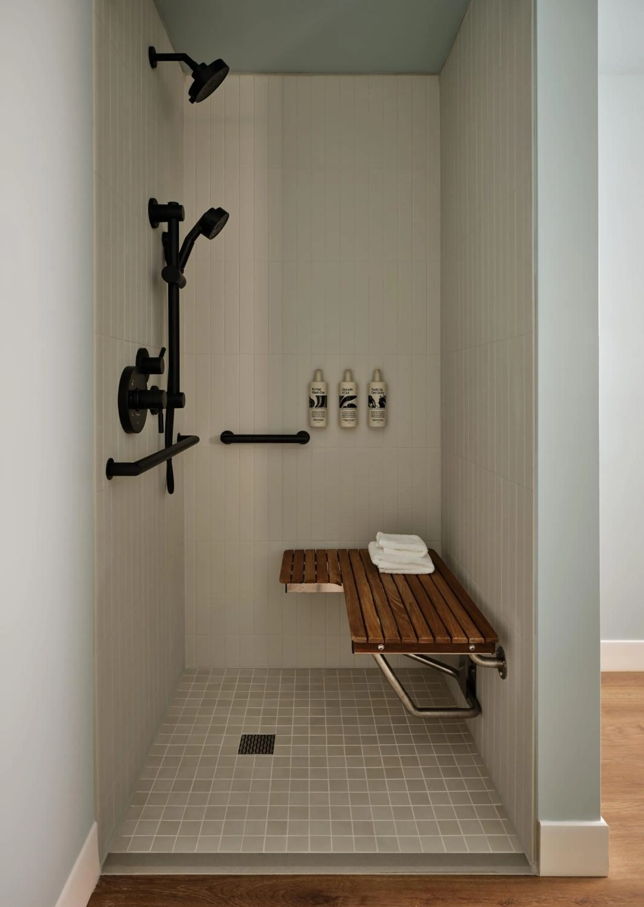 Shower in Romer House Waikiki