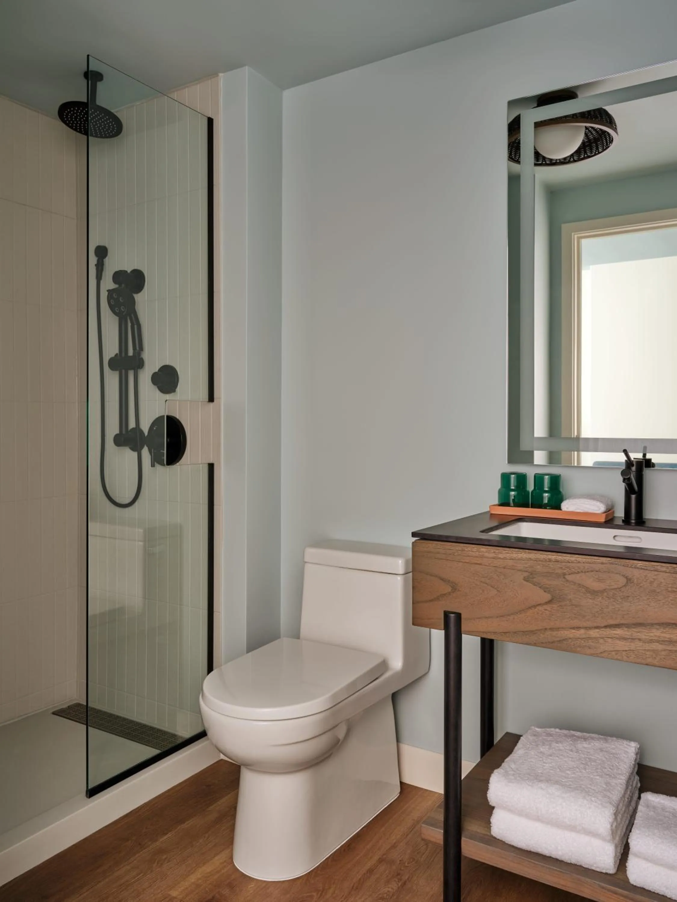 Shower in Romer House Waikiki