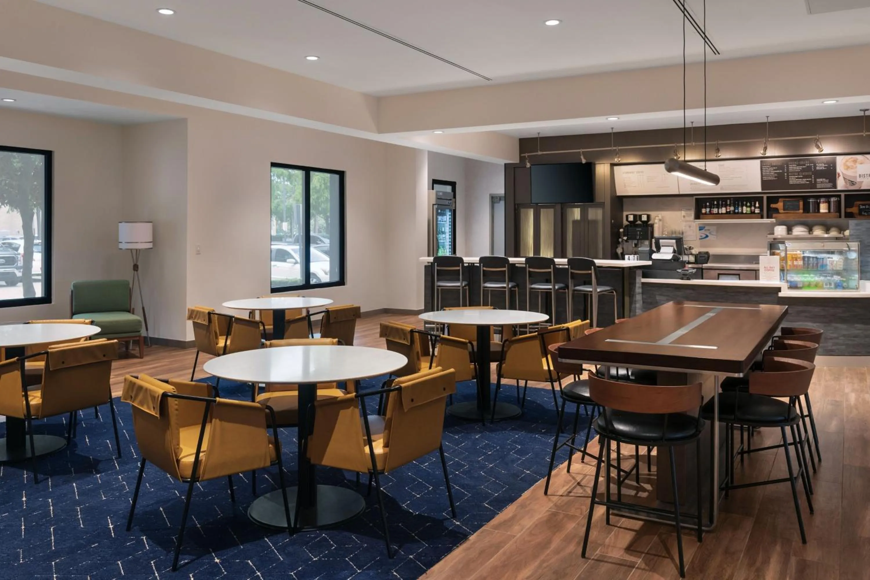 Breakfast in Courtyard by Marriott New Orleans Metairie