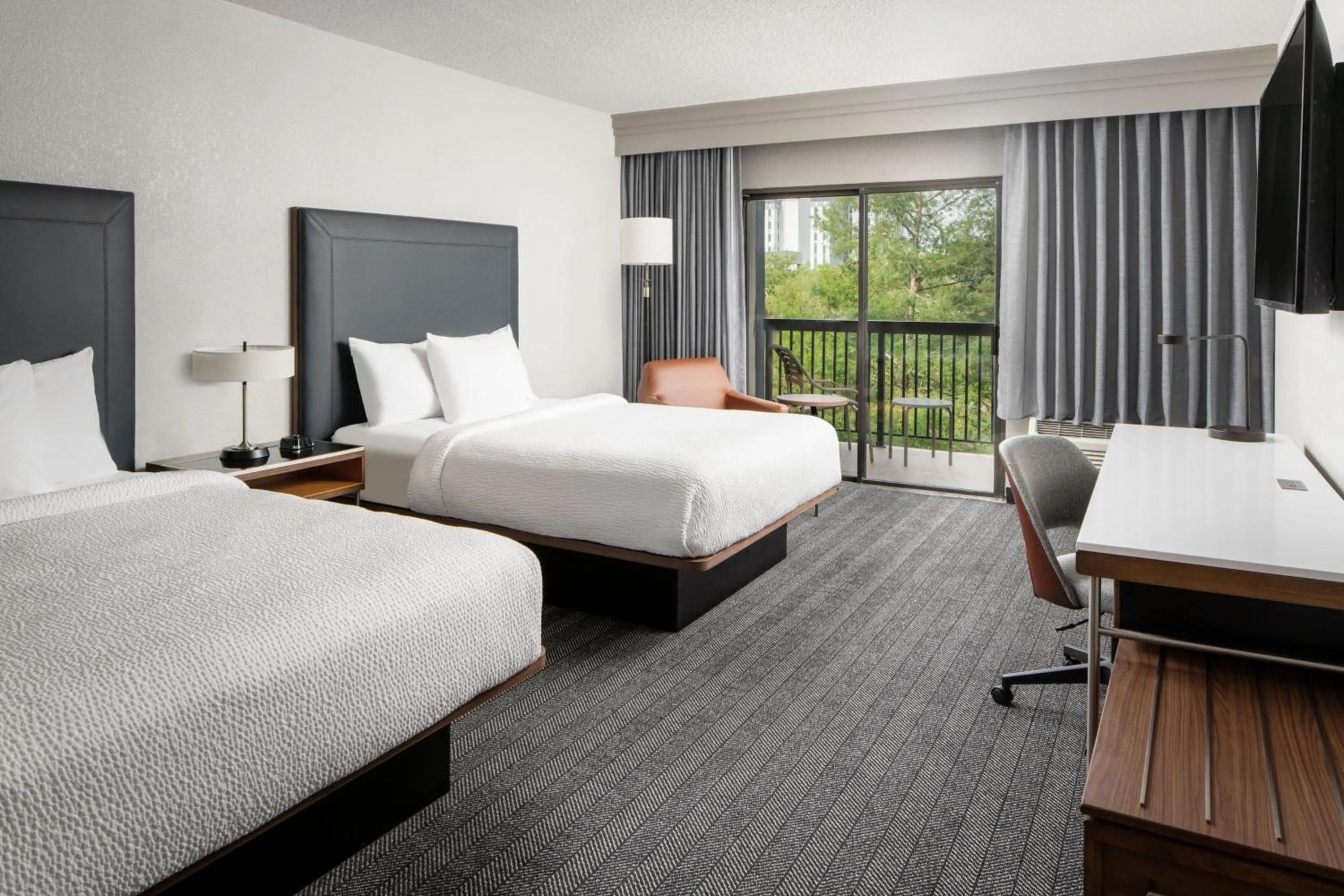 Photo of the whole room, Bed in Courtyard by Marriott New Orleans Metairie