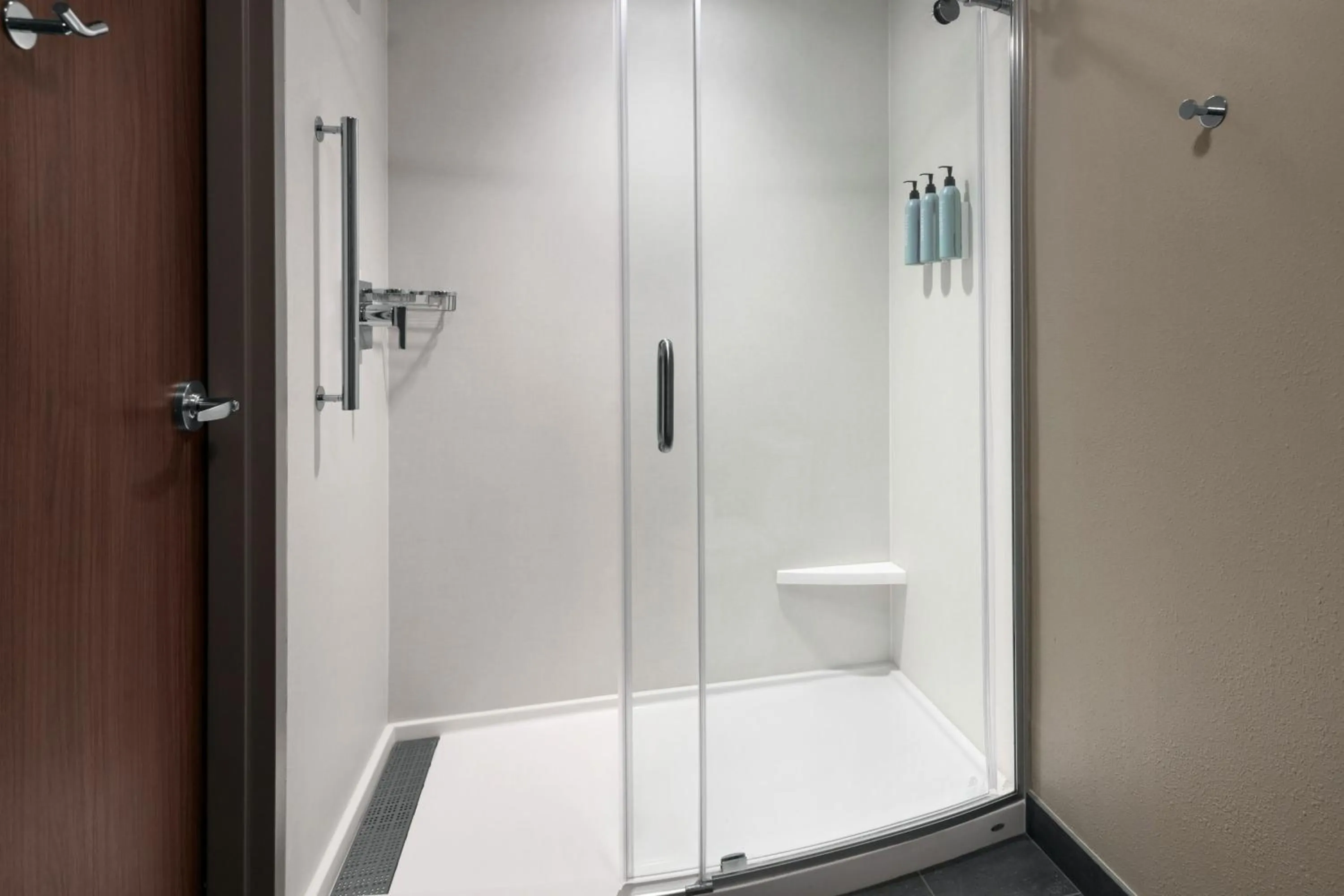 Bathroom in Courtyard by Marriott New Orleans Metairie