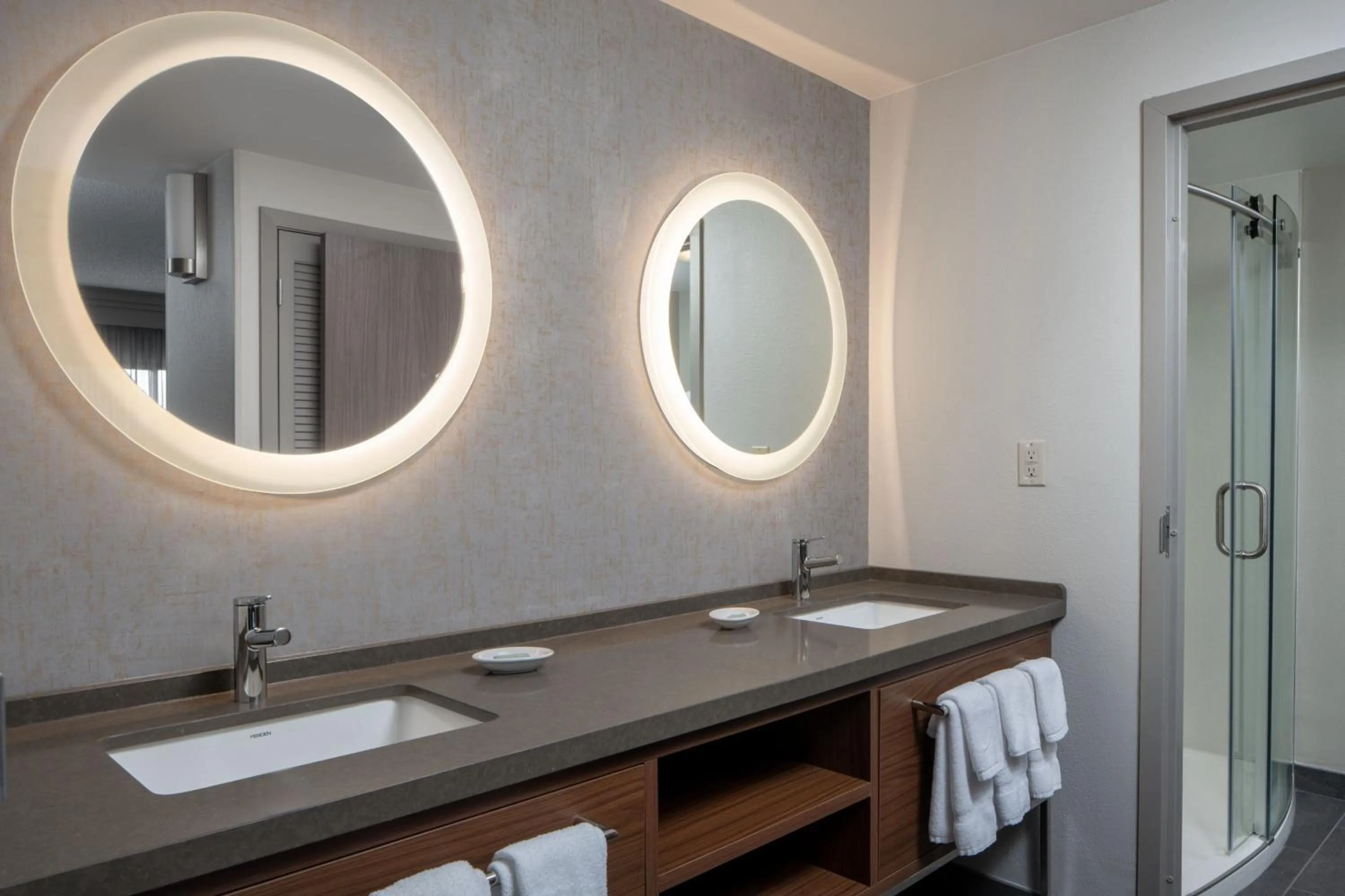 Bathroom in Courtyard by Marriott New Orleans Metairie