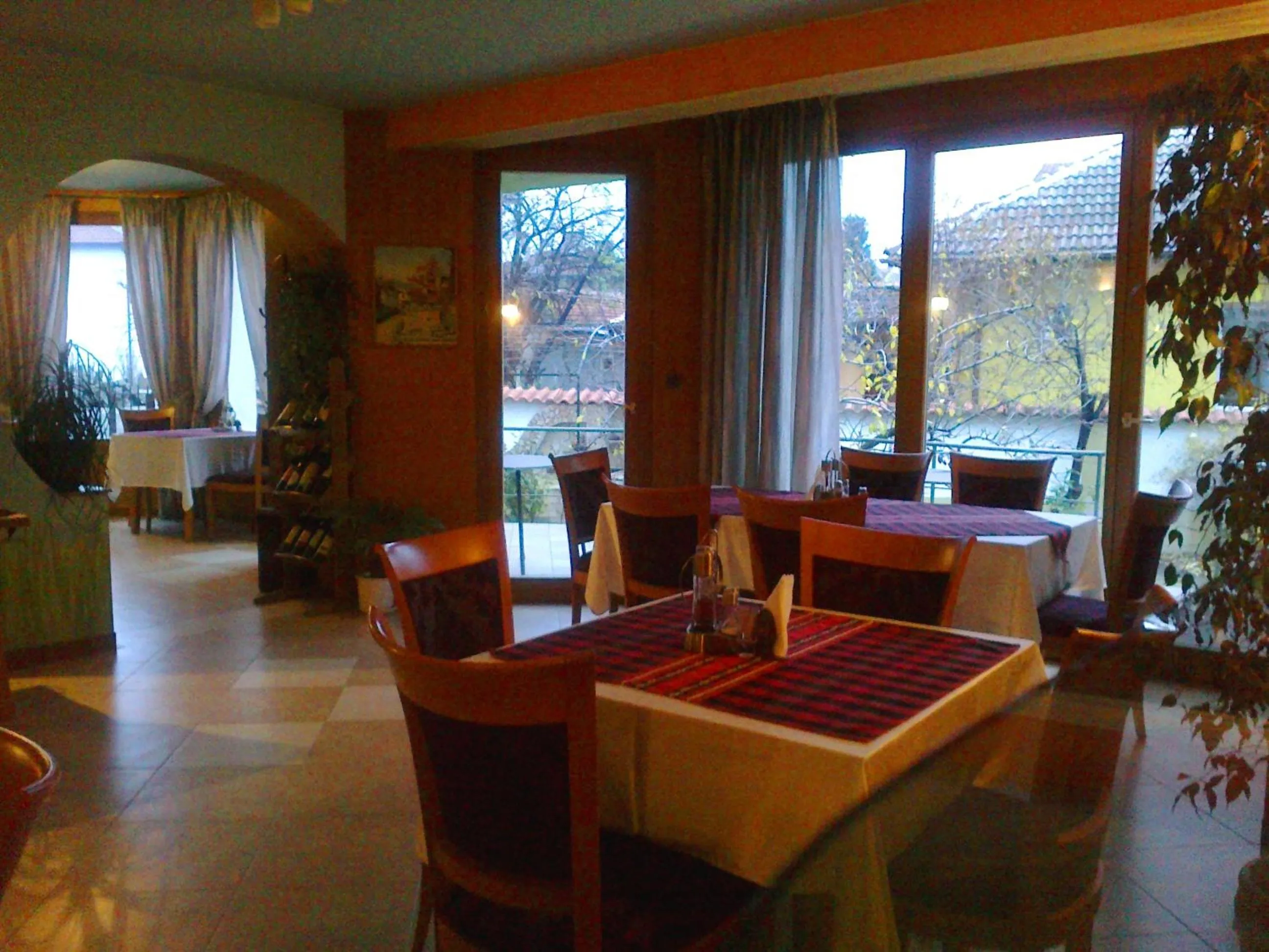 Restaurant/places to eat in Family Hotel Sonata