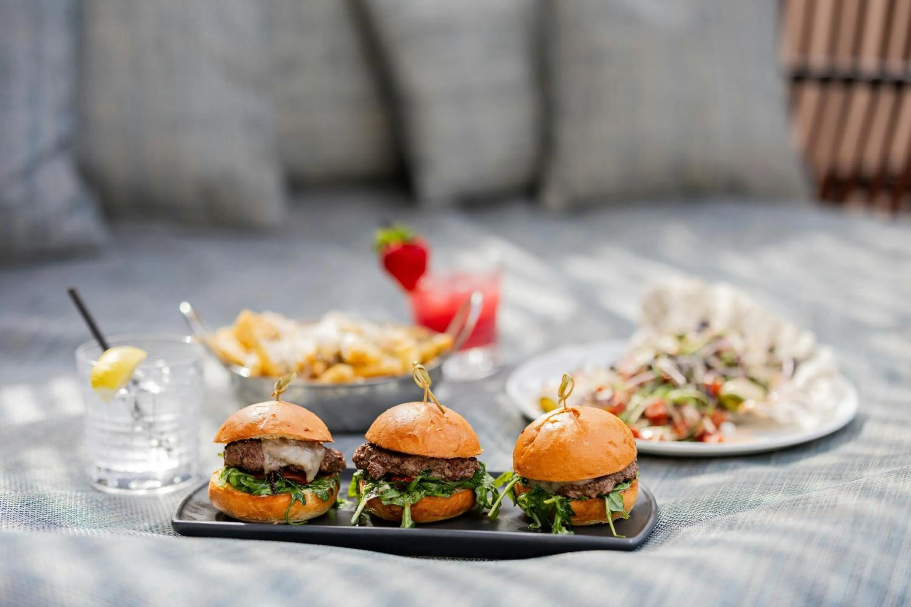 Swimming pool in Newport Beach Marriott Bayview