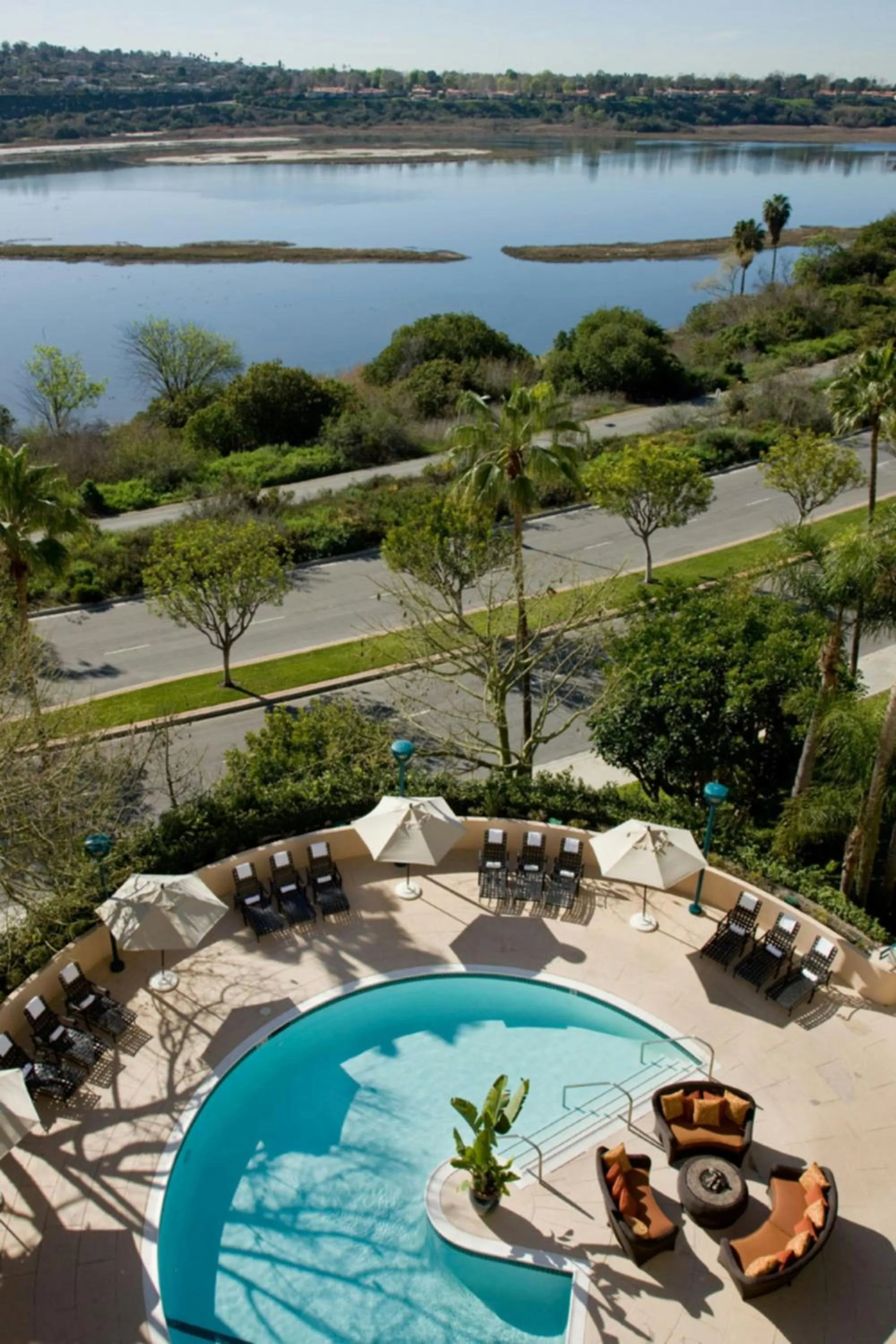 Swimming pool in Newport Beach Marriott Bayview