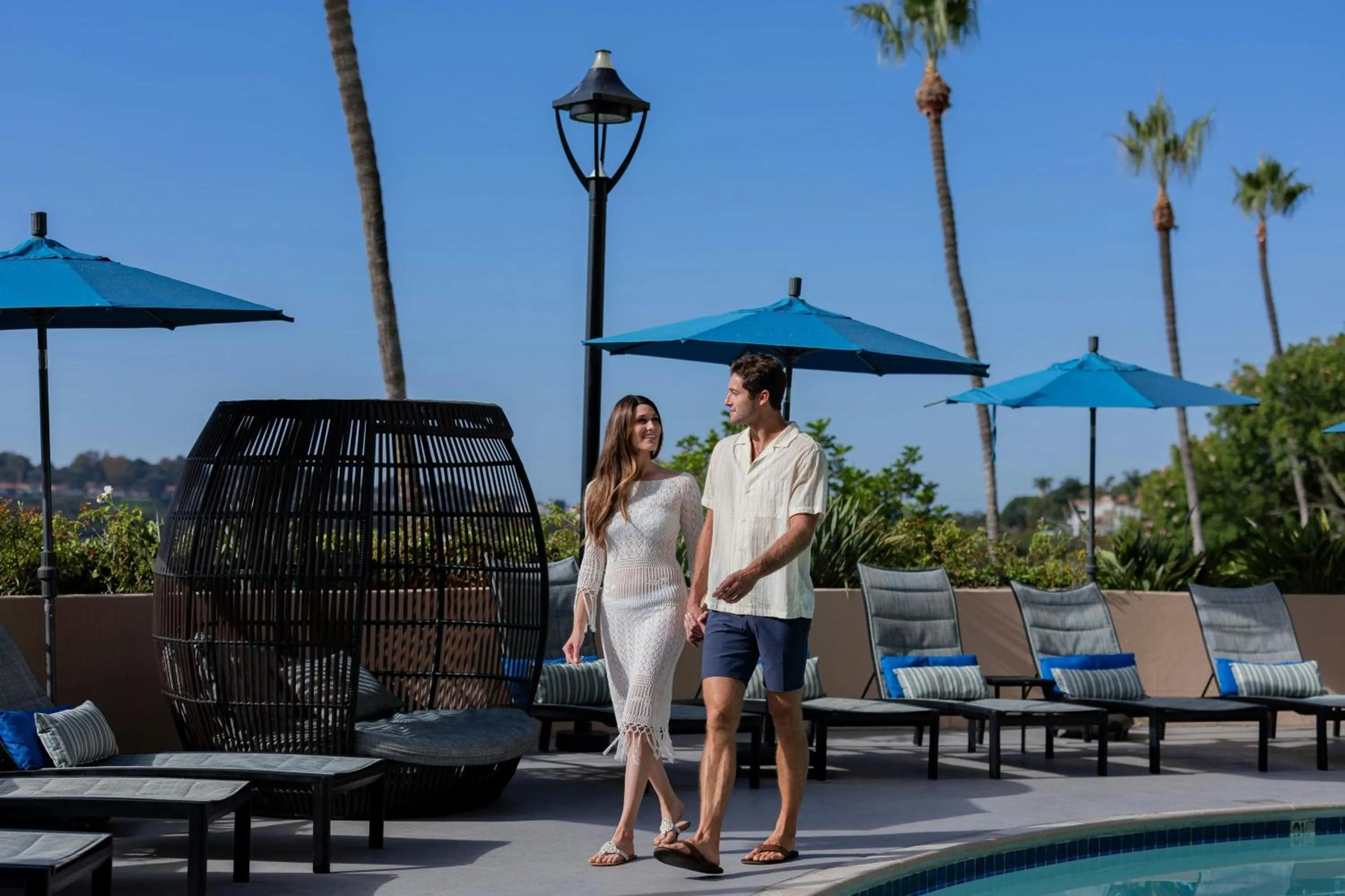 Swimming pool in Newport Beach Marriott Bayview