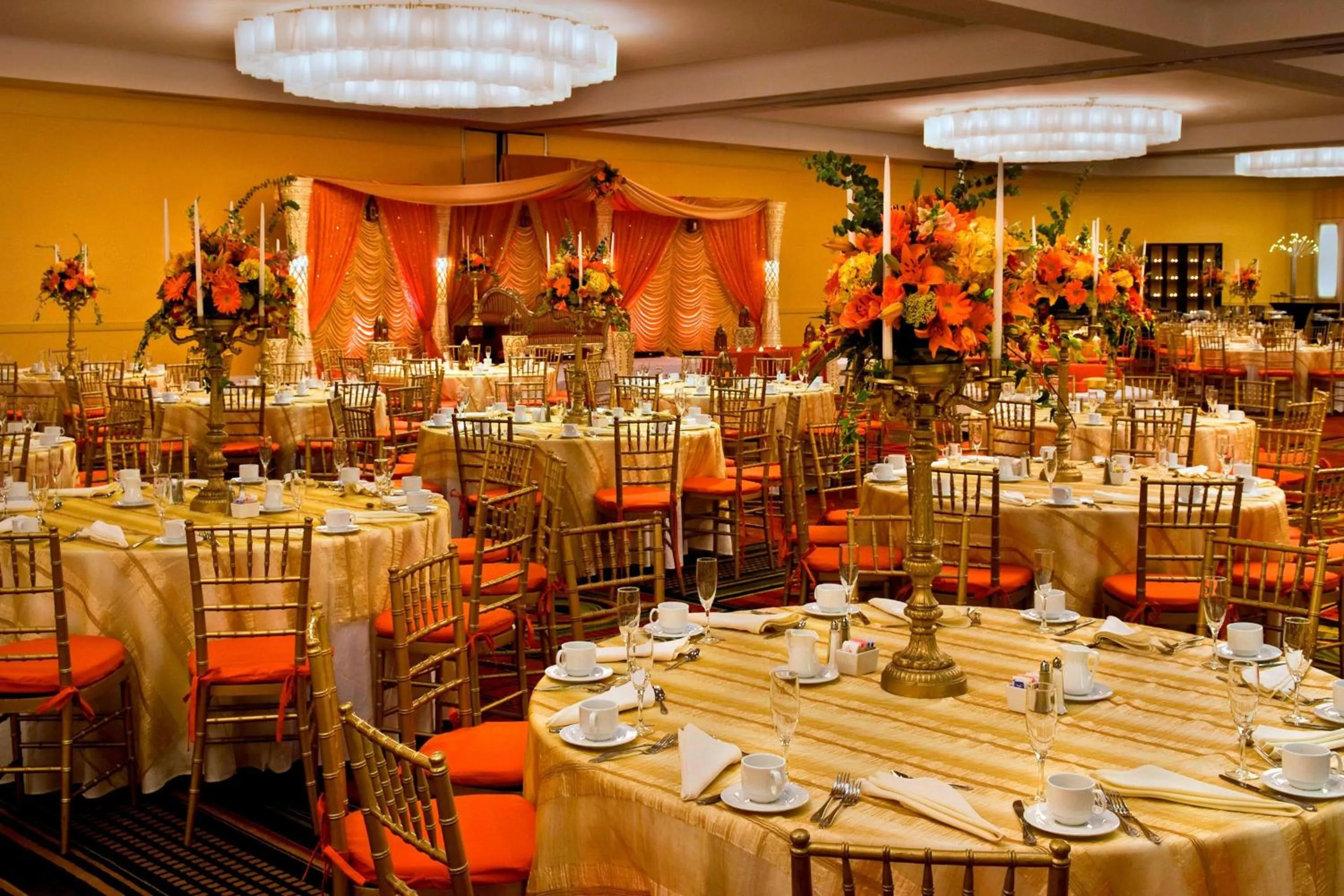 Lobby or reception in Long Island Marriott Hotel