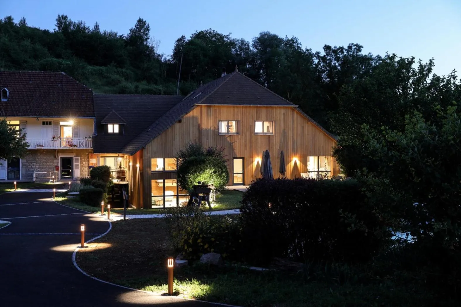 Swimming pool in Maison d'hôtes & SPA La Scierie