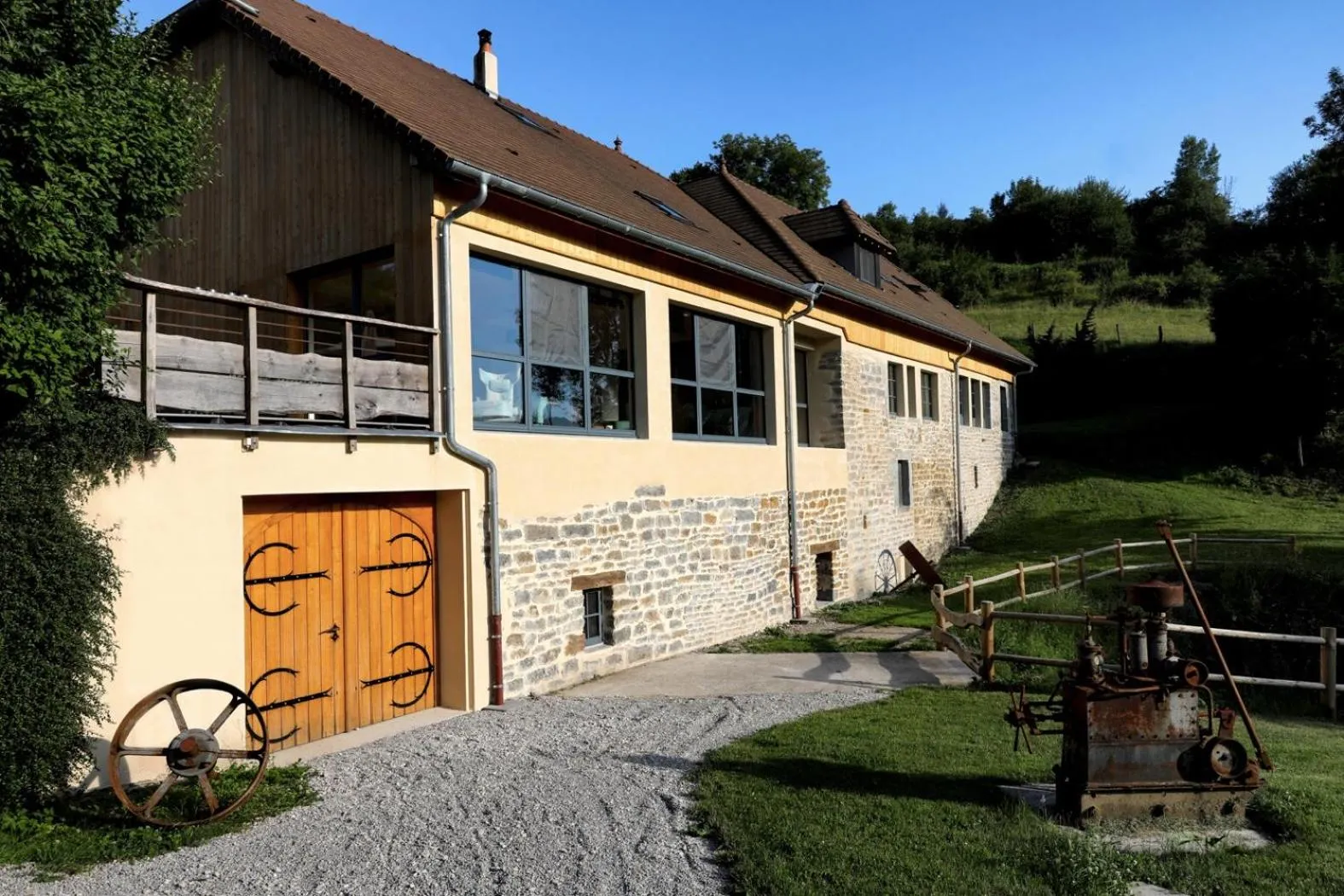 Swimming pool in Maison d'hôtes & SPA La Scierie