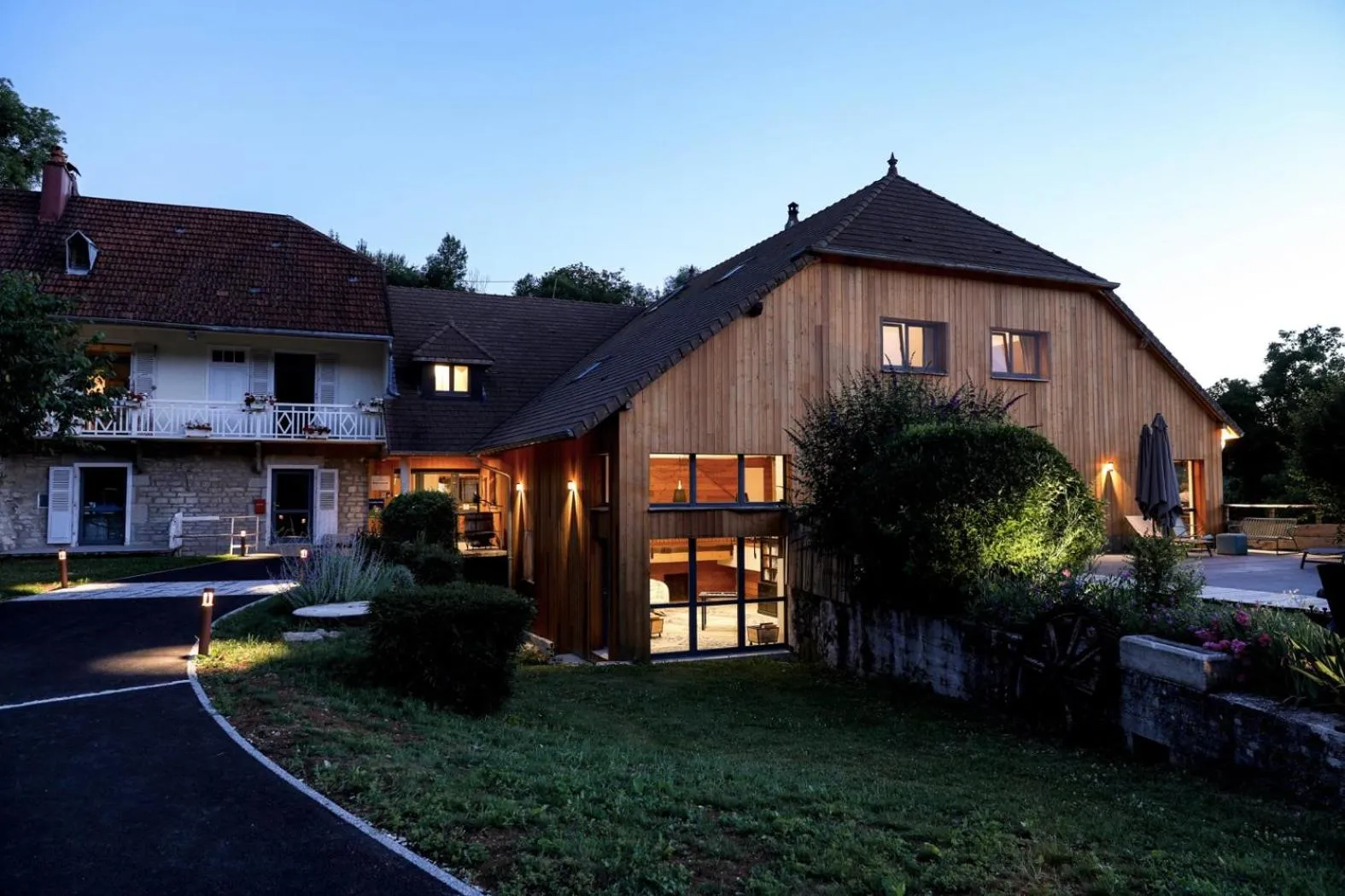 Swimming pool in Maison d'hôtes & SPA La Scierie