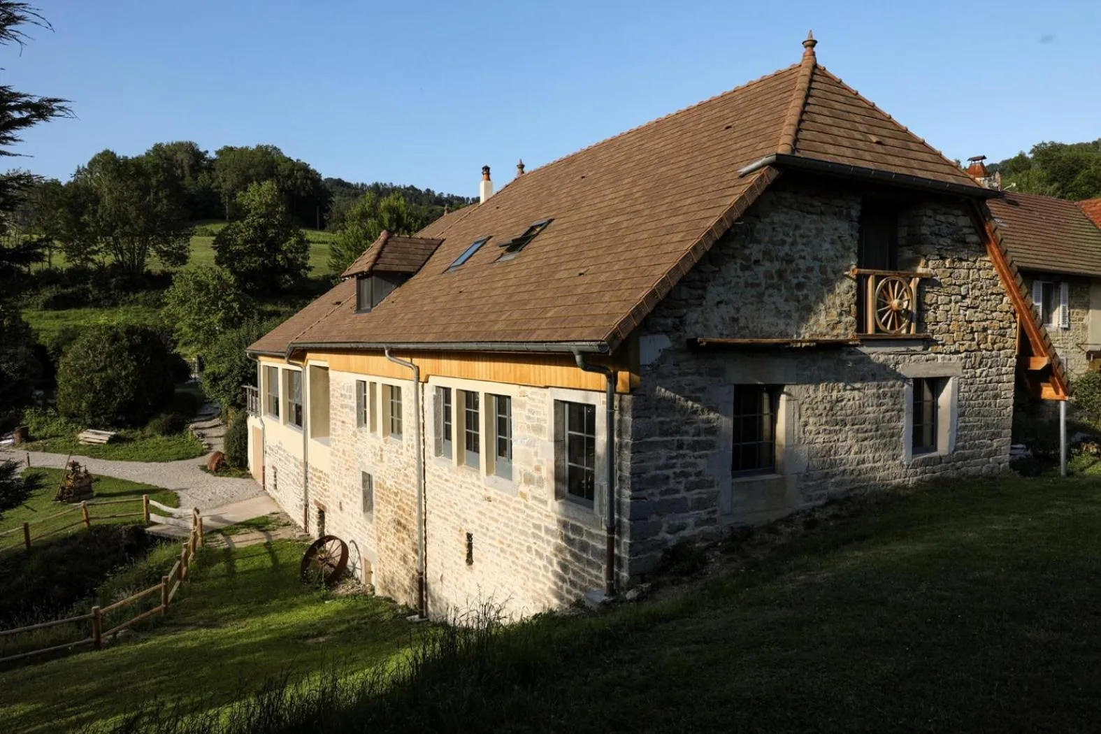 Swimming pool in Maison d'hôtes & SPA La Scierie