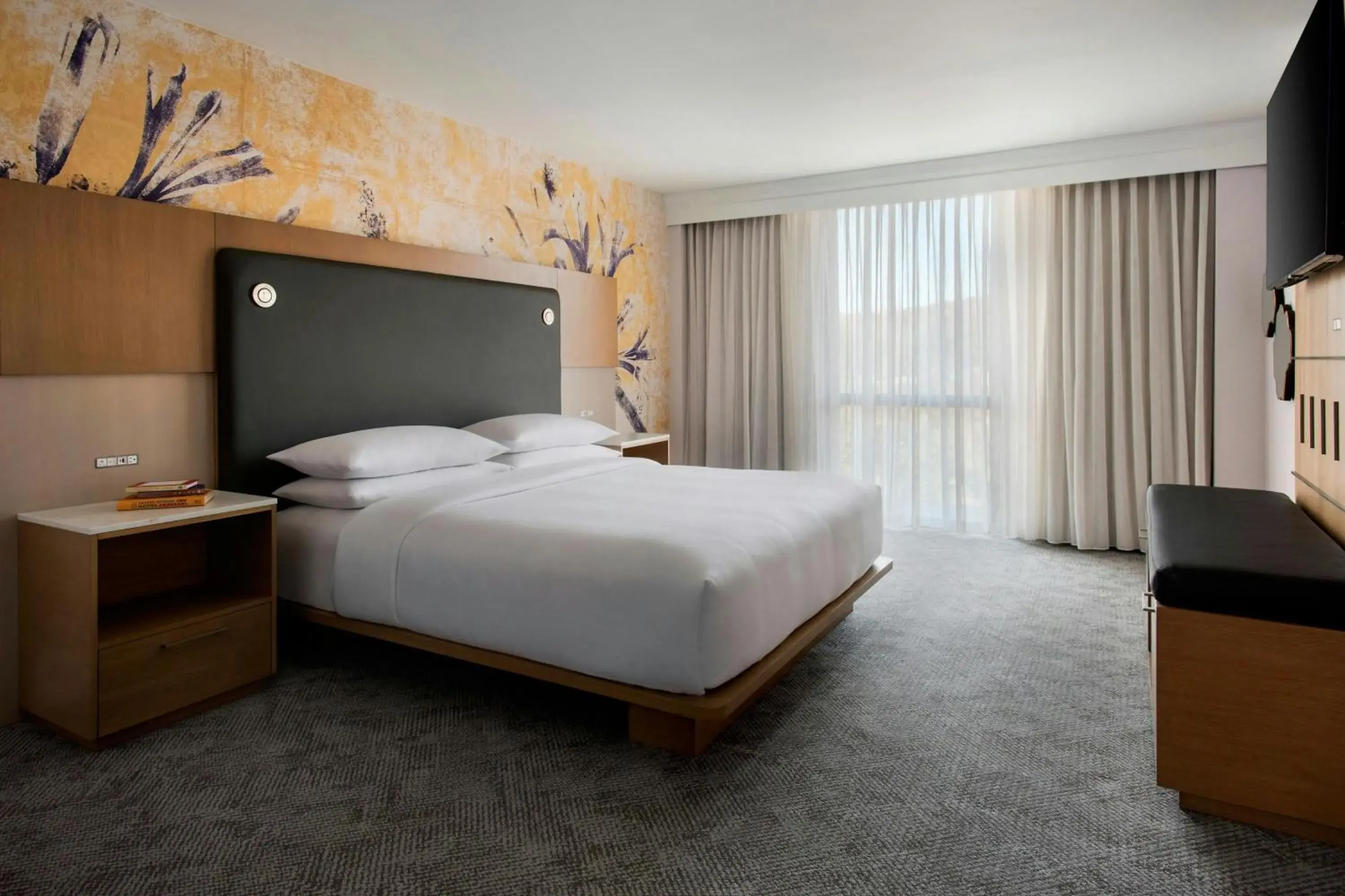 King Room with Adapted Tub - Mobility and Hearing Accessible in Westchester Marriott King Room with Adapted Tub - Mobility and Hearing Accessible in Westchester Marriott