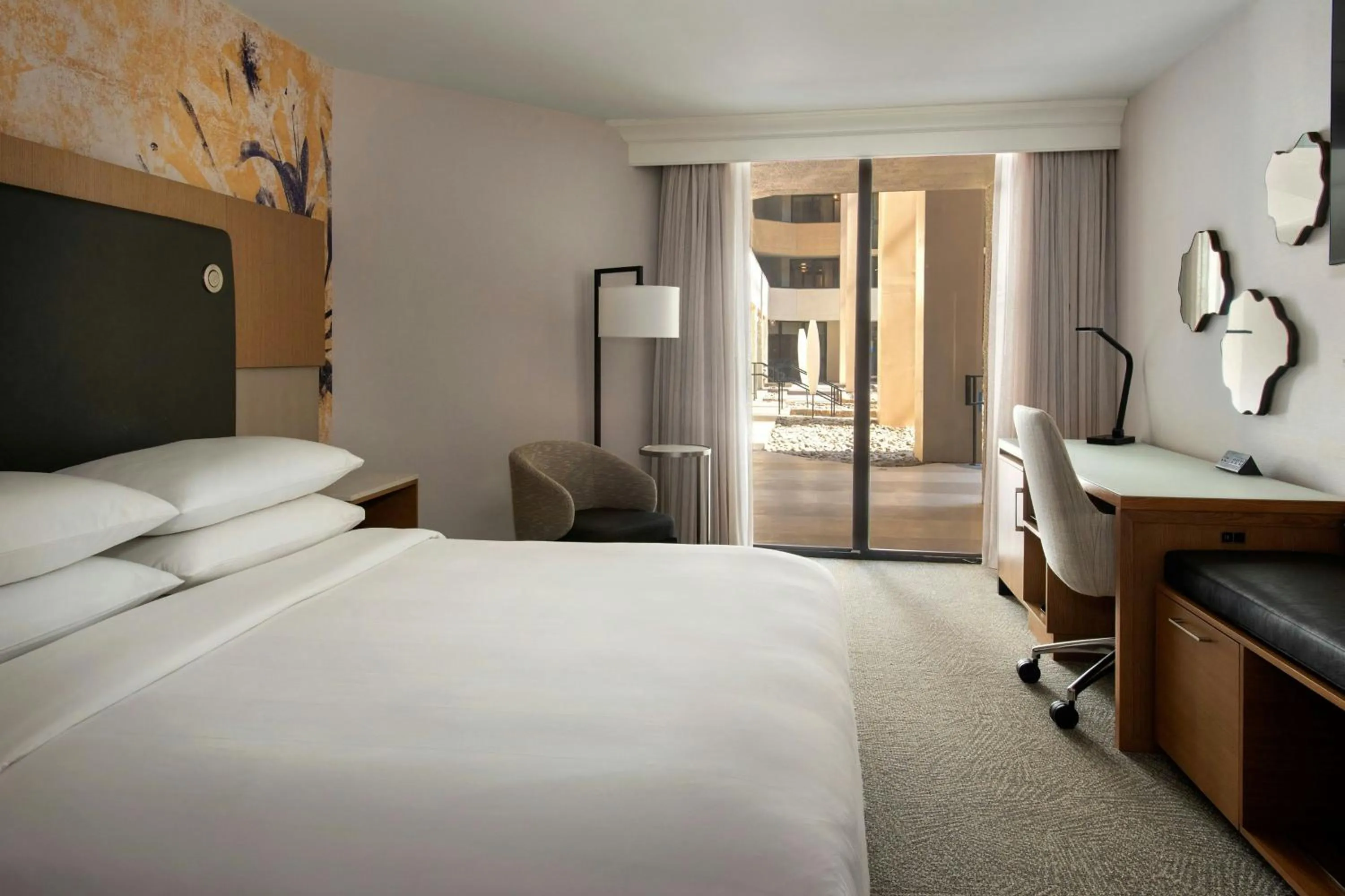 Photo of the whole room, Bed in Westchester Marriott