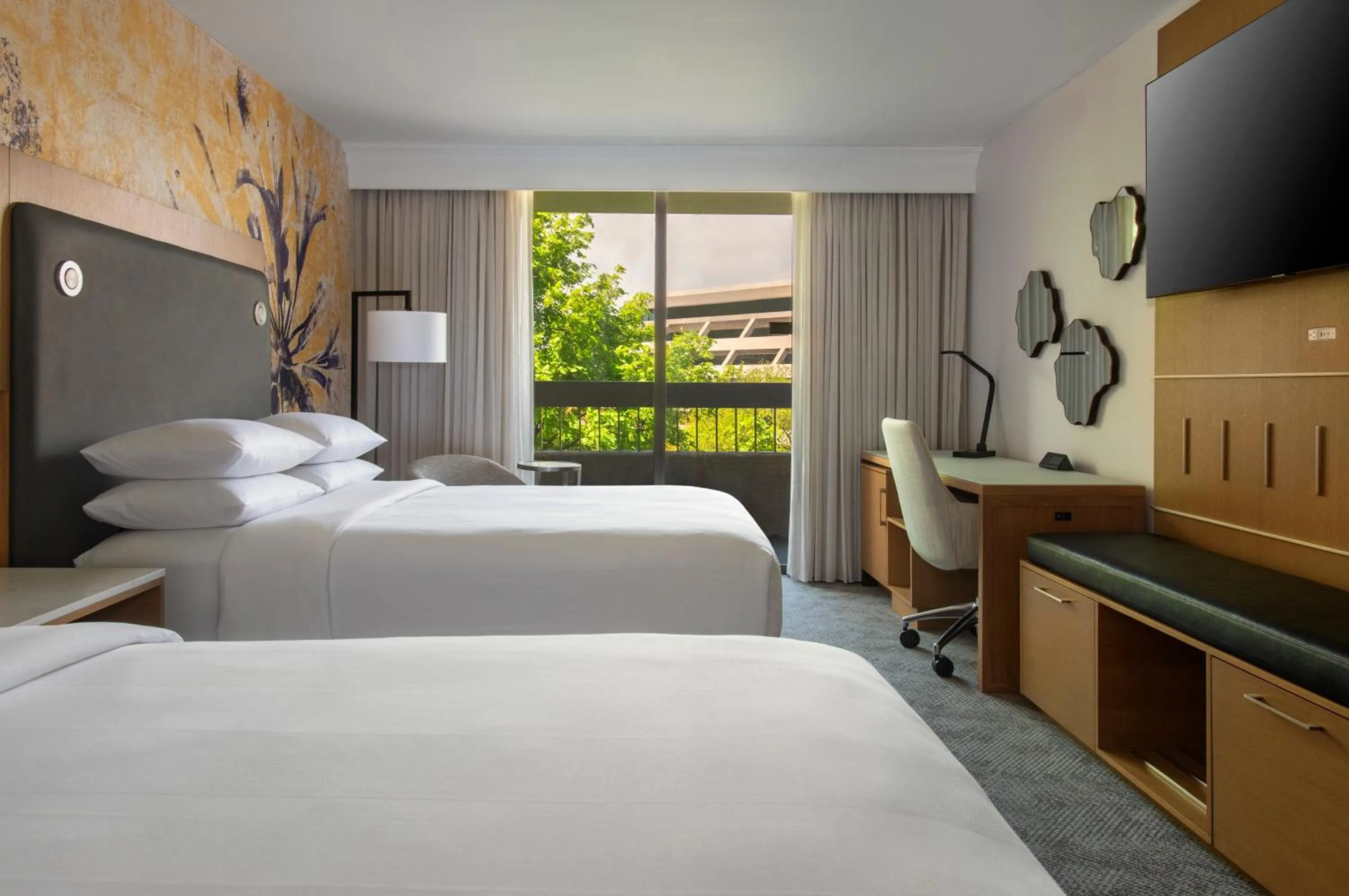 TV and multimedia, Bed in Westchester Marriott