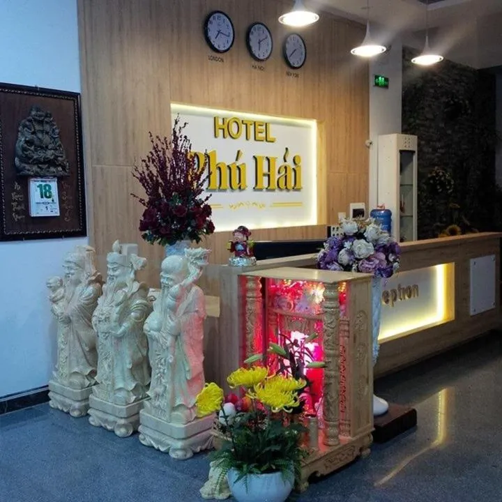 Property building in Hotel Phu Hai