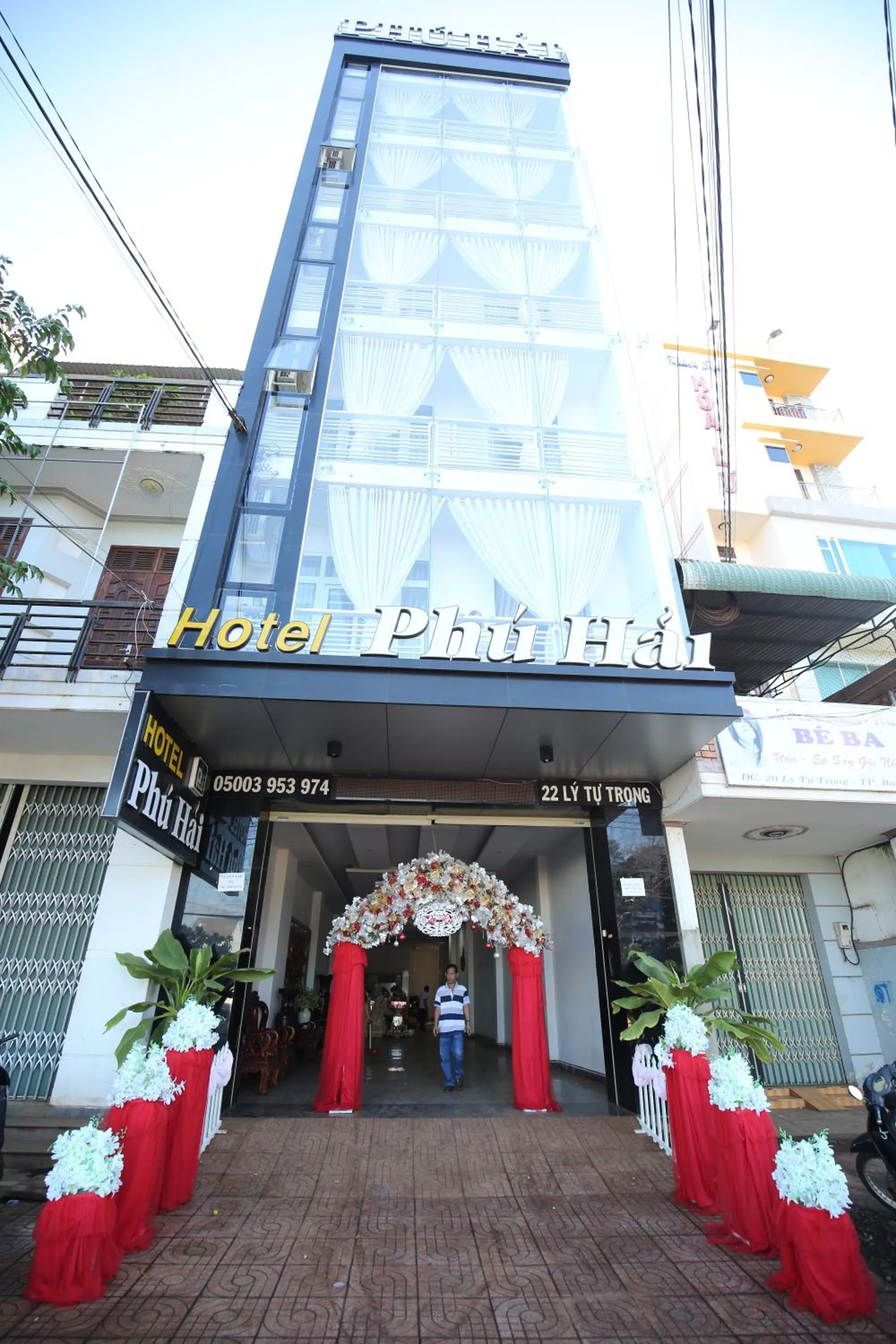Property building in Hotel Phu Hai