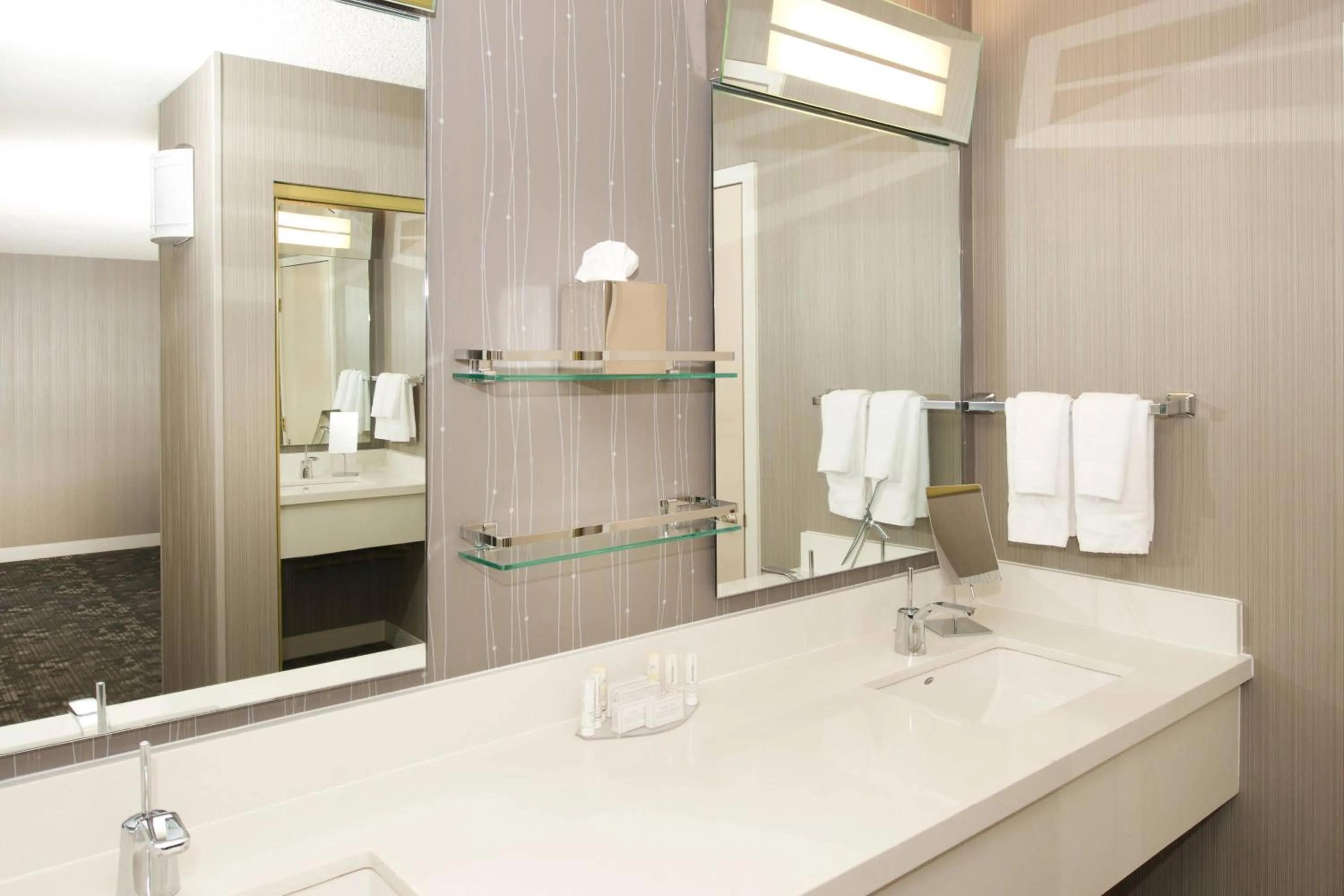 Bathroom in Courtyard by Marriott Oakland Airport