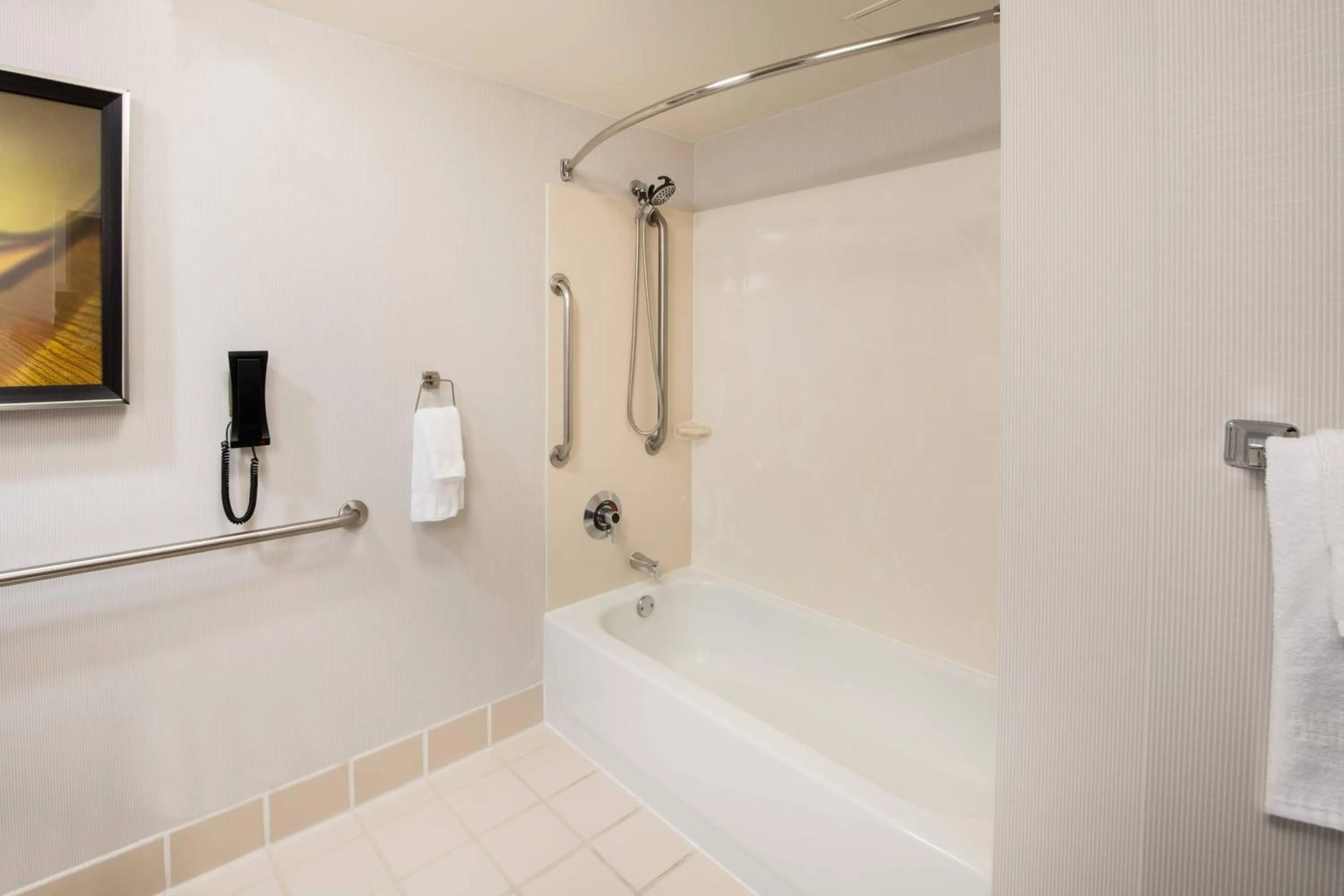 Bathroom in Courtyard by Marriott Oakland Airport