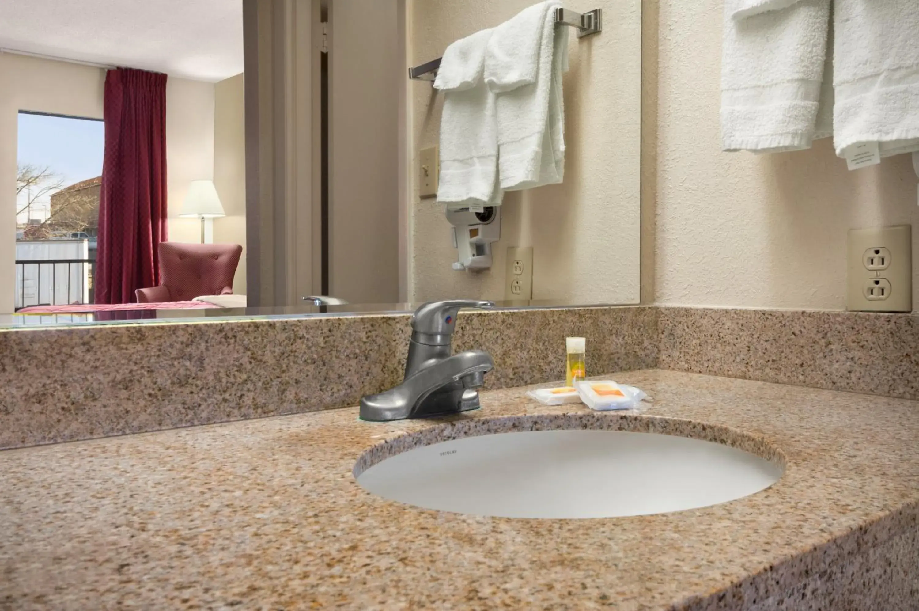 King Room- Non-Smoking in Days Inn by Wyndham Cookeville King Room- Non-Smoking in Days Inn by Wyndham Cookeville