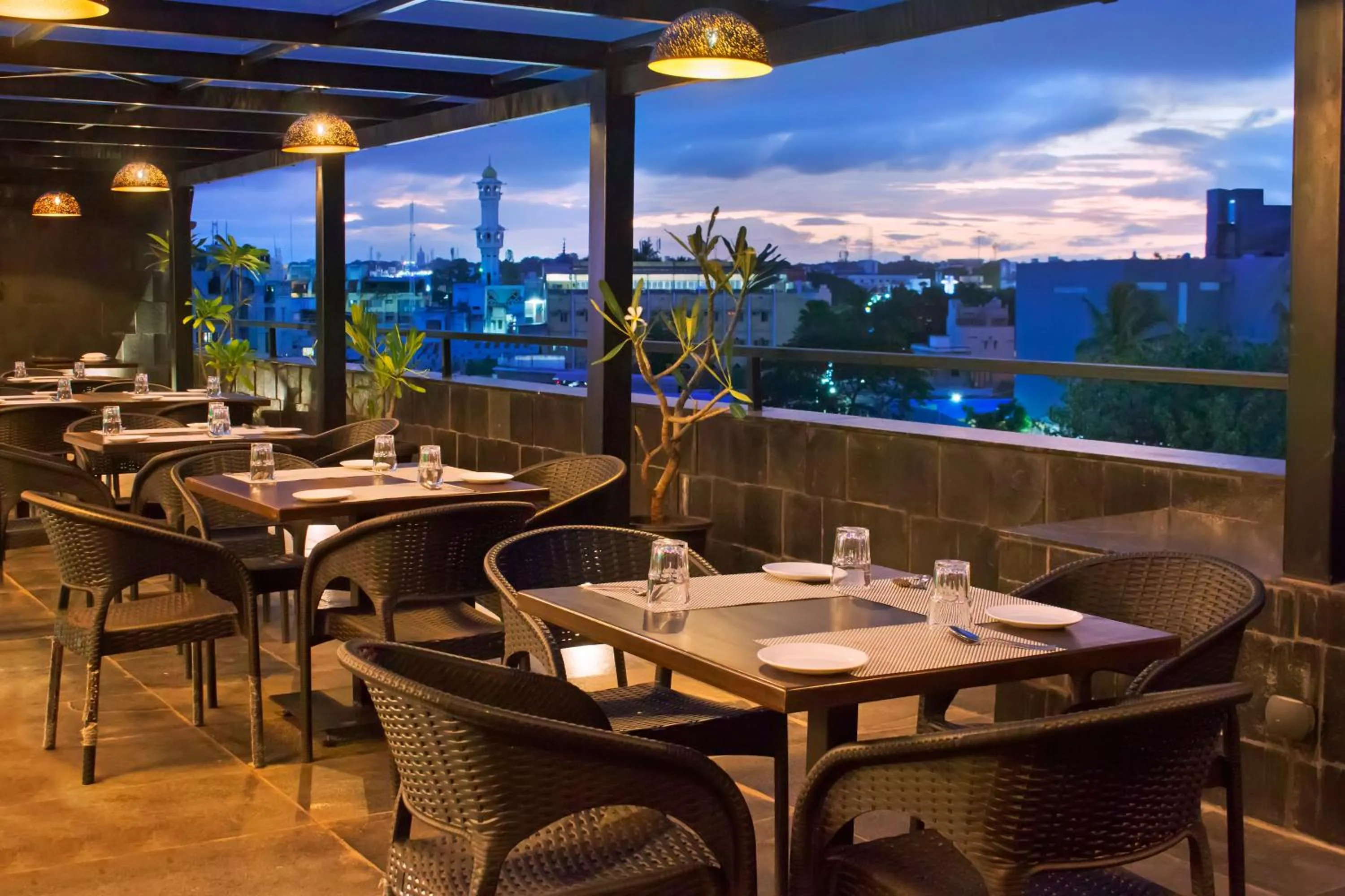 Restaurant/places to eat in President Hotel