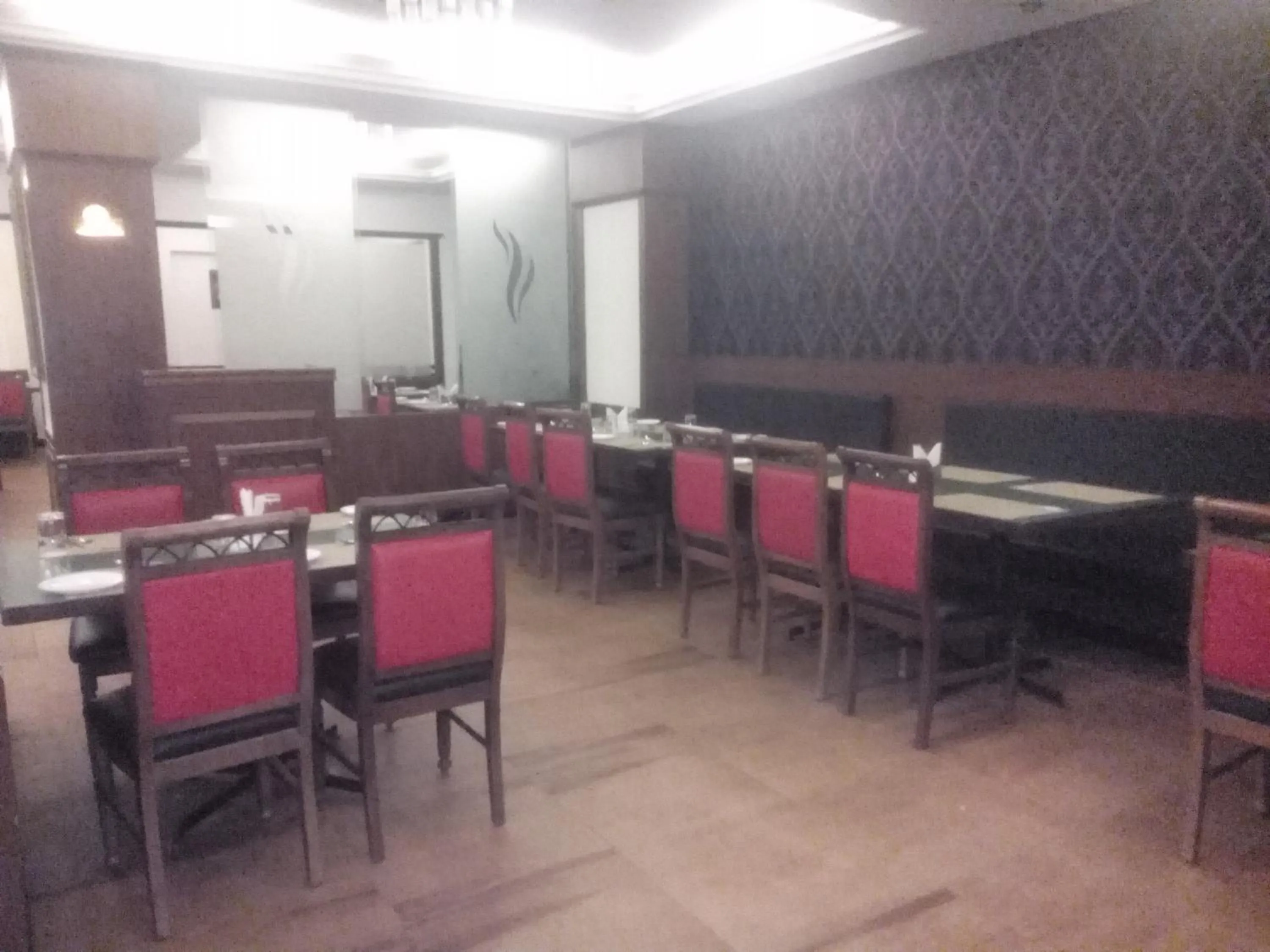 Restaurant/places to eat in President Hotel