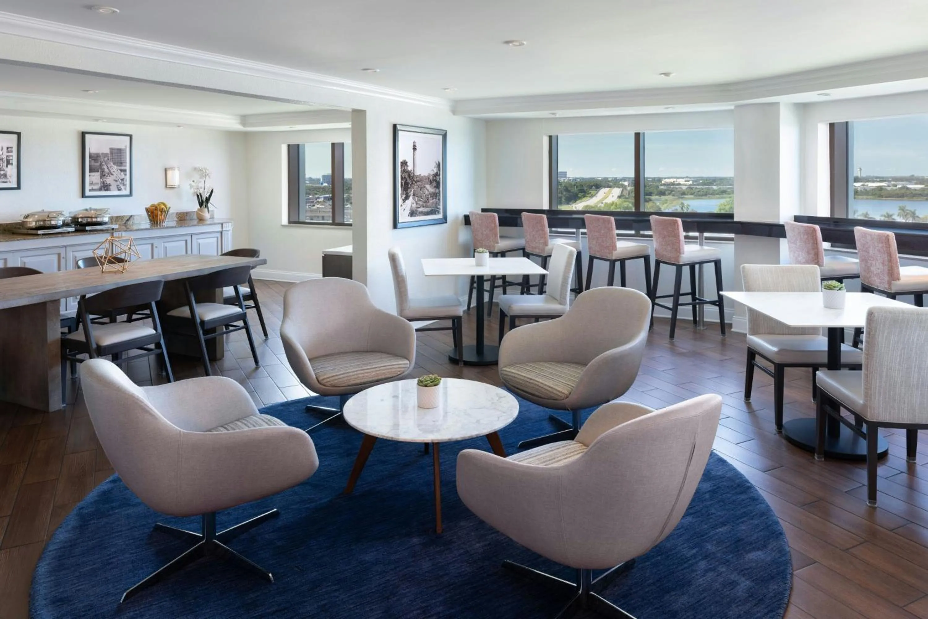 Lounge or bar in West Palm Beach Marriott