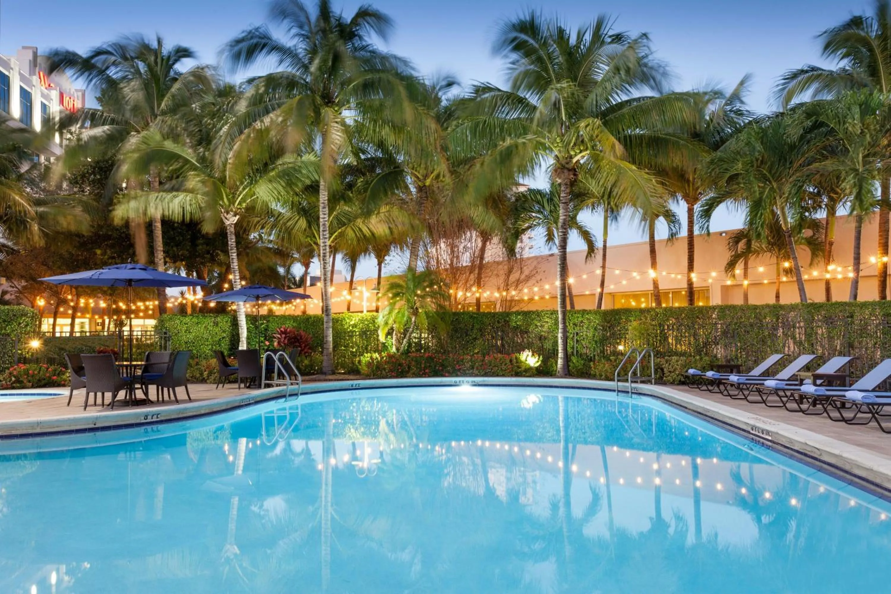 Swimming pool in West Palm Beach Marriott