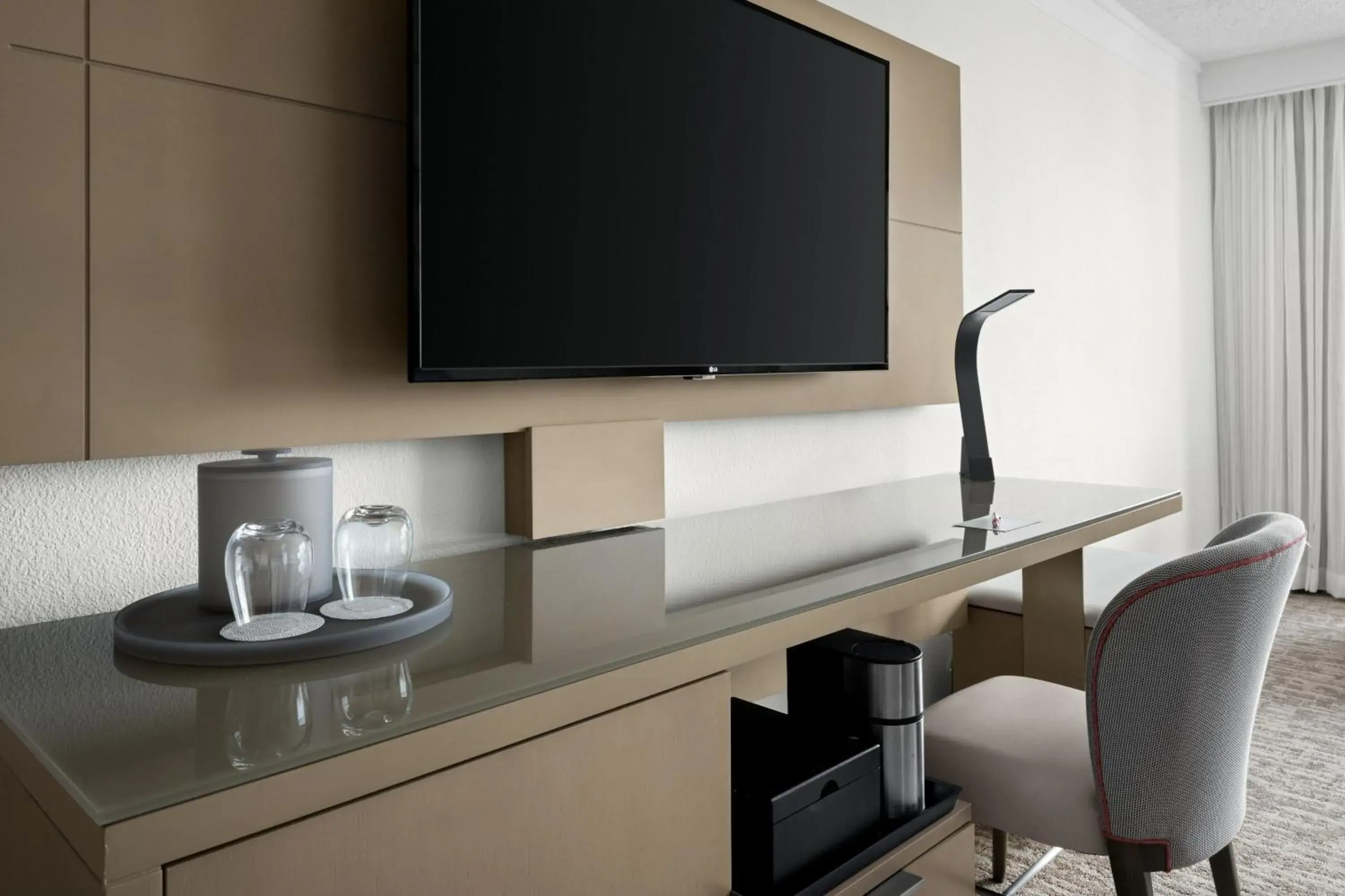 King Room with Roll-in Shower - single occupancy - Mobility and Hearing Accessible in West Palm Beach Marriott King Room with Roll-in Shower - single occupancy - Mobility and Hearing Accessible in West Palm Beach Marriott