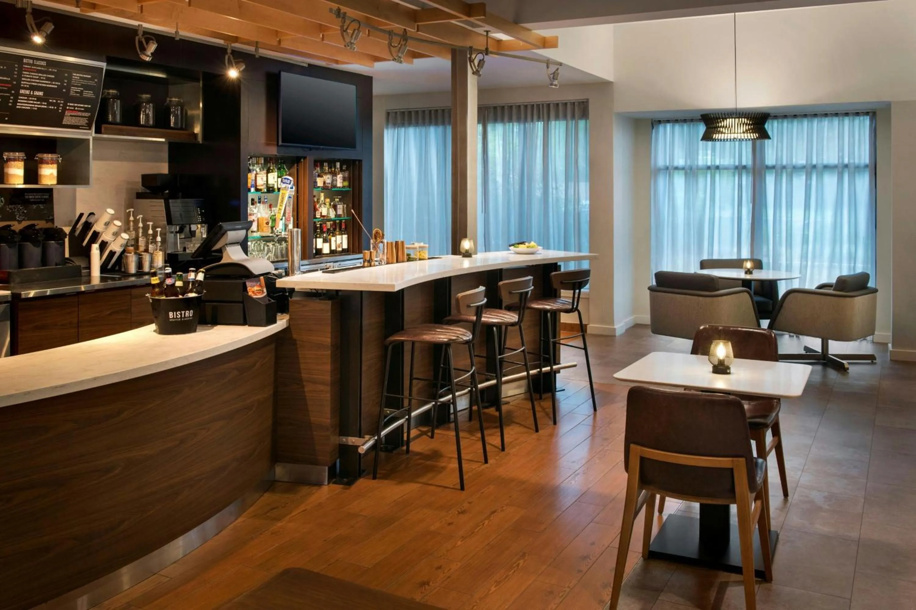 Lounge or bar in Courtyard Philadelphia Devon/Villanova