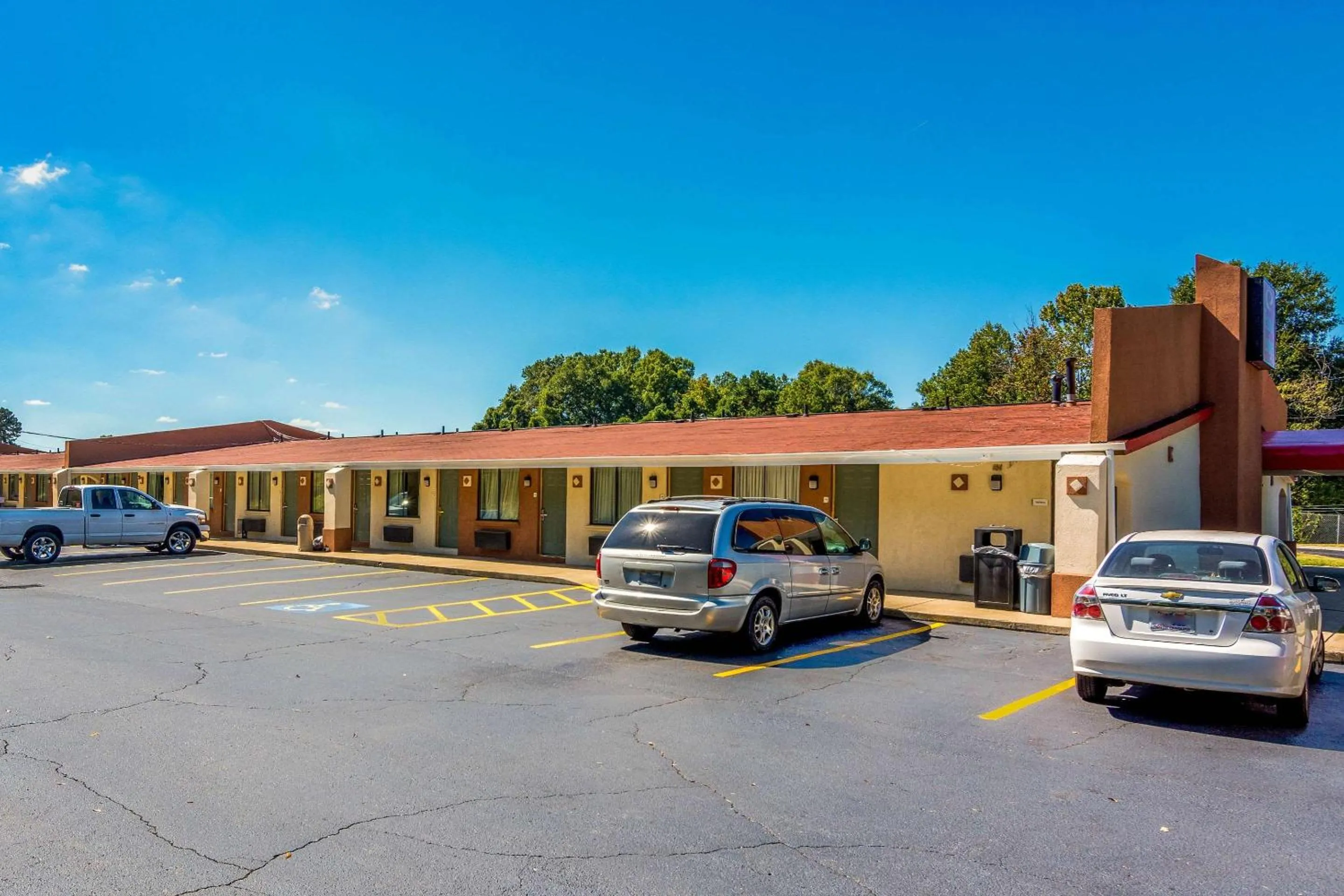 Property building in Econo Lodge Gastonia North