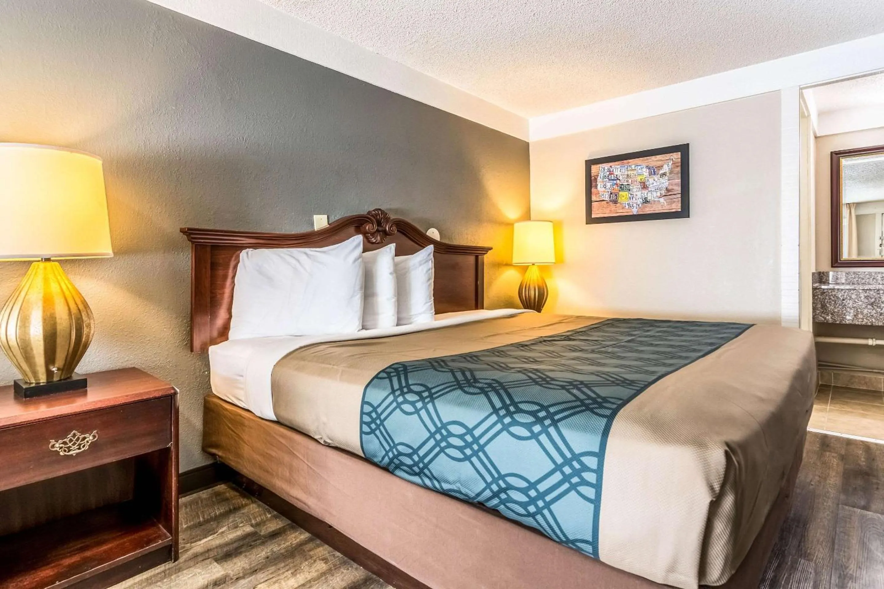 Photo of the whole room, Bed in Econo Lodge Gastonia North