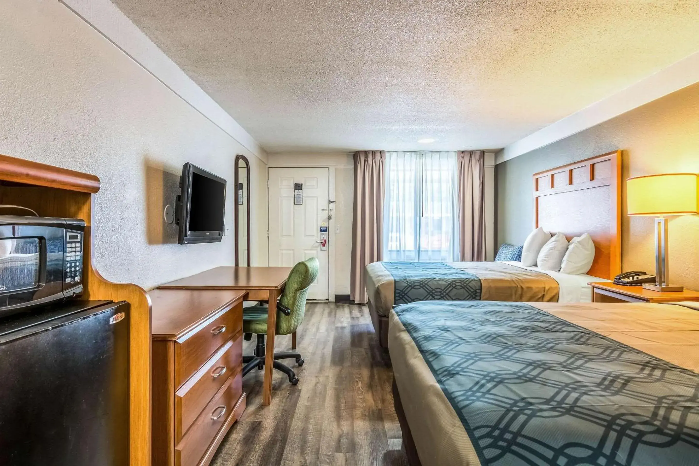 Double Room with Two Double Beds - Non-Smoking in Econo Lodge - Gastonia Double Room with Two Double Beds - Non-Smoking in Econo Lodge - Gastonia