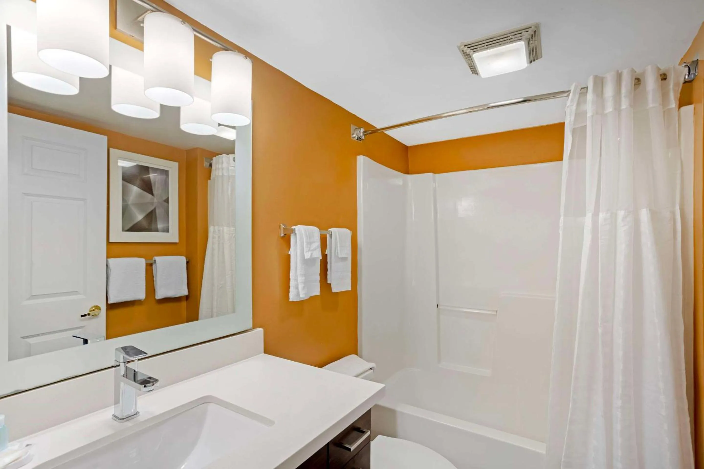 Bedroom in MainStay Suites Mt Laurel - Philadelphia