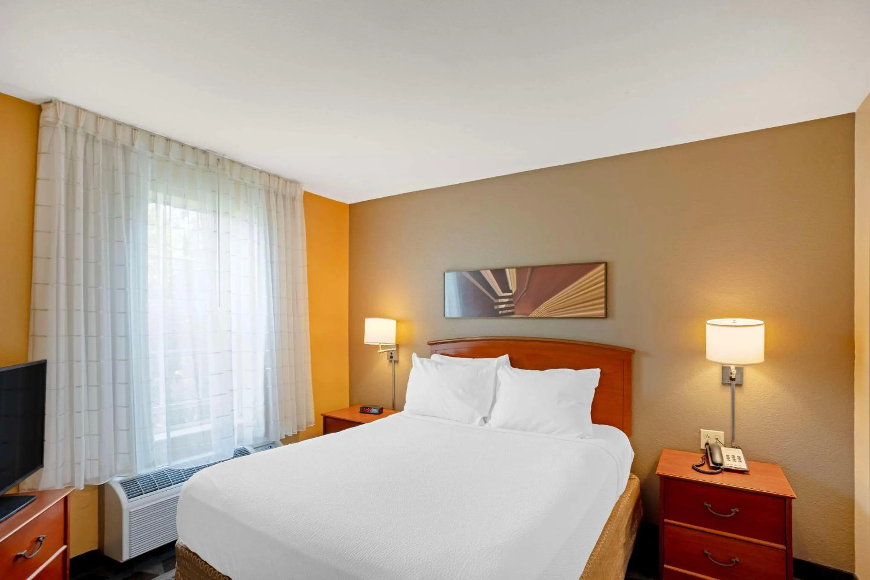 Bedroom, Bed in MainStay Suites Mt Laurel - Philadelphia