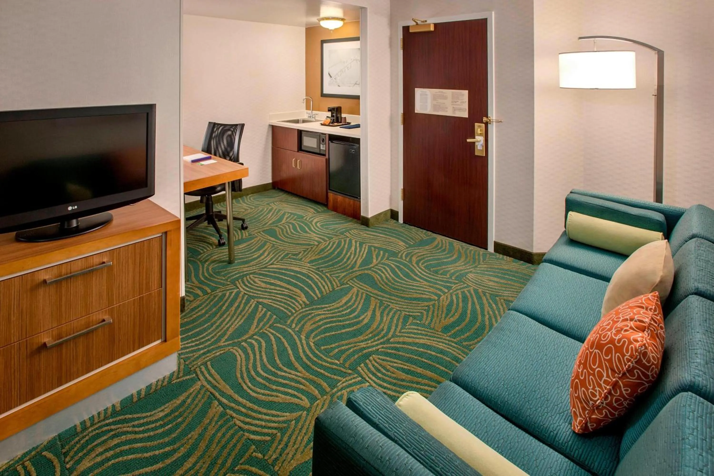 Living room in SpringHill Suites by Marriott Philadelphia Willow Grove