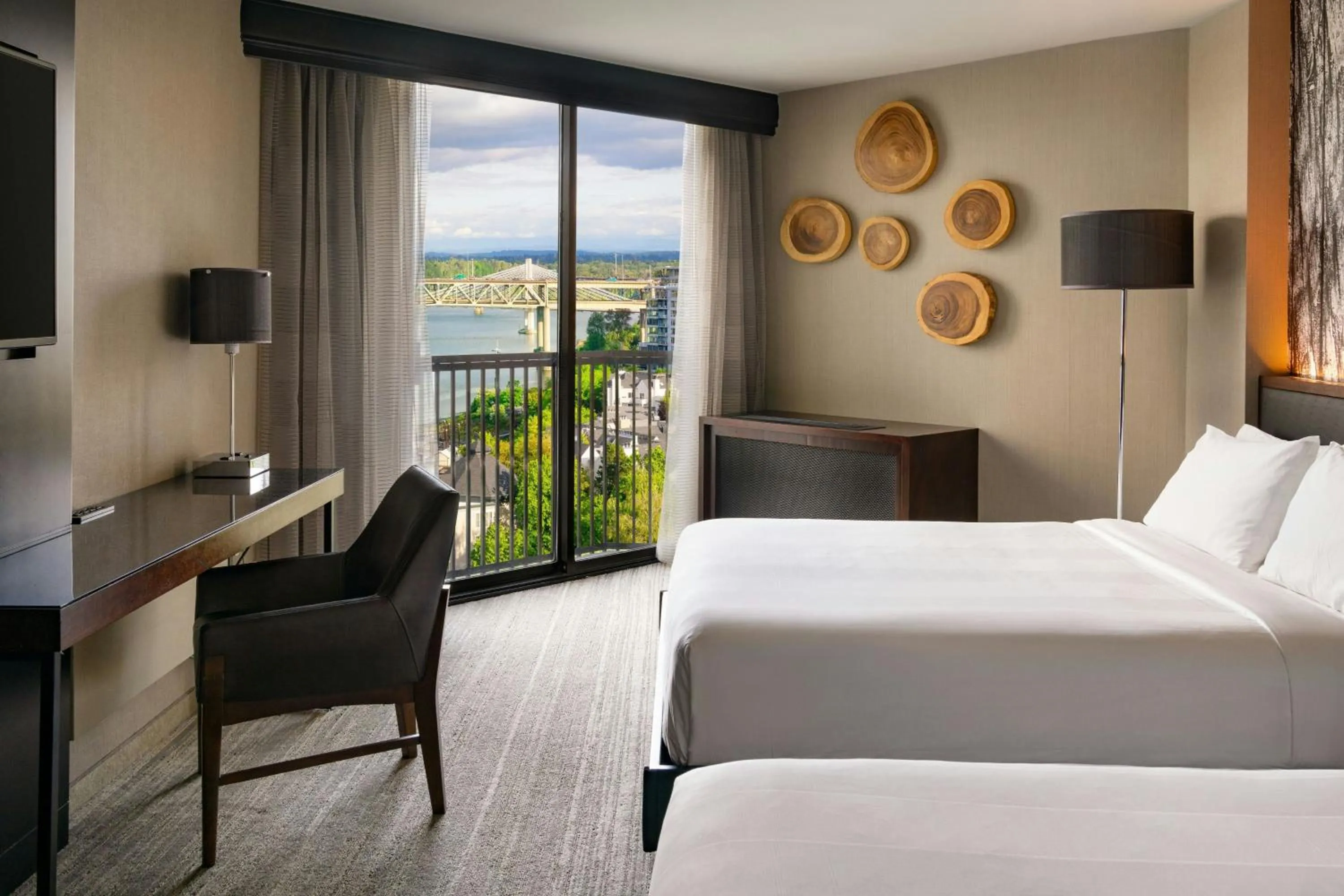 Lounge or bar, Bed in Portland Marriott Downtown Waterfront