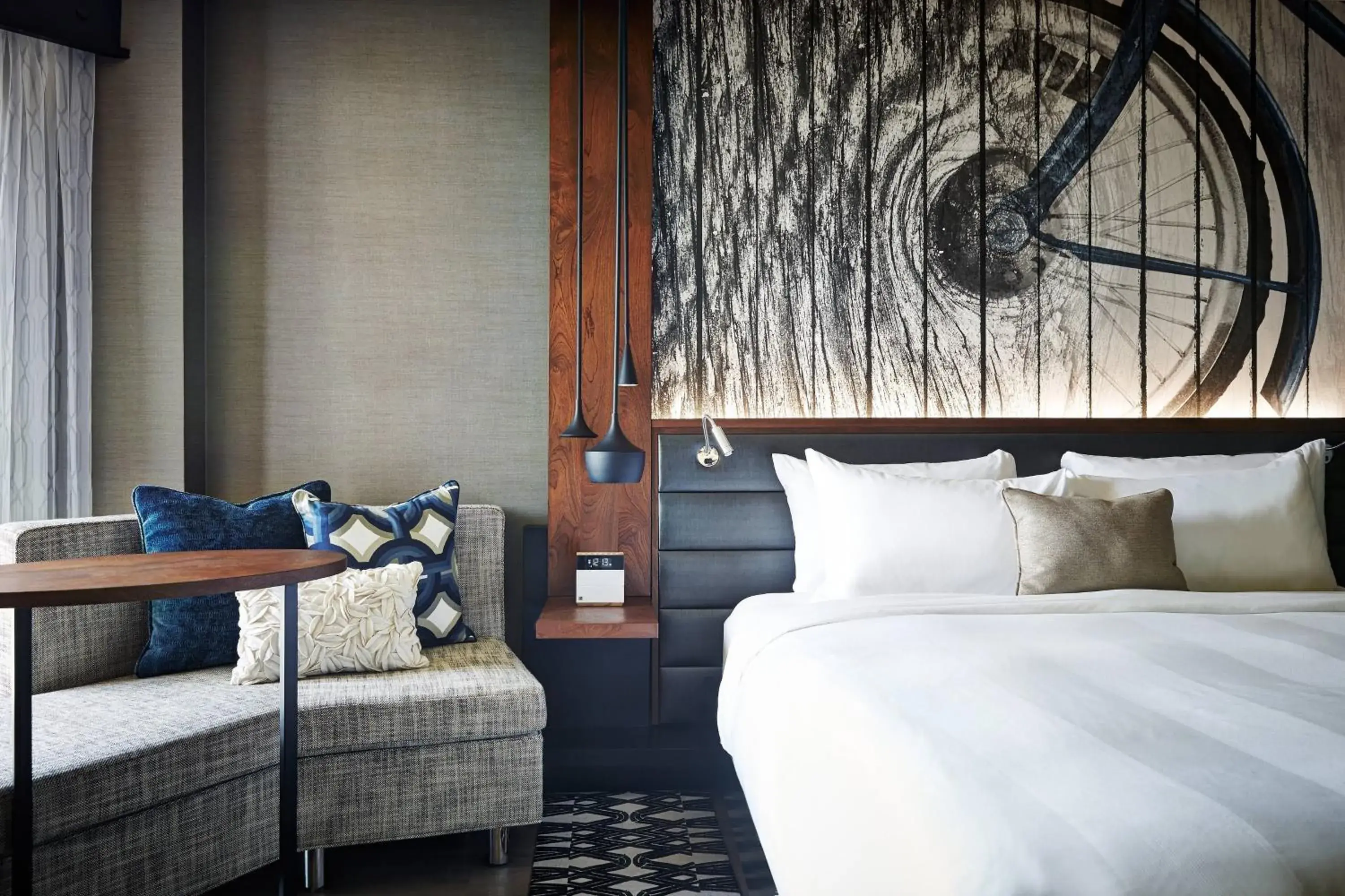 Guest room, 1 King, Willamette River view in Portland Marriott Downtown Waterfront Guest room, 1 King, Willamette River view in Portland Marriott Downtown Waterfront