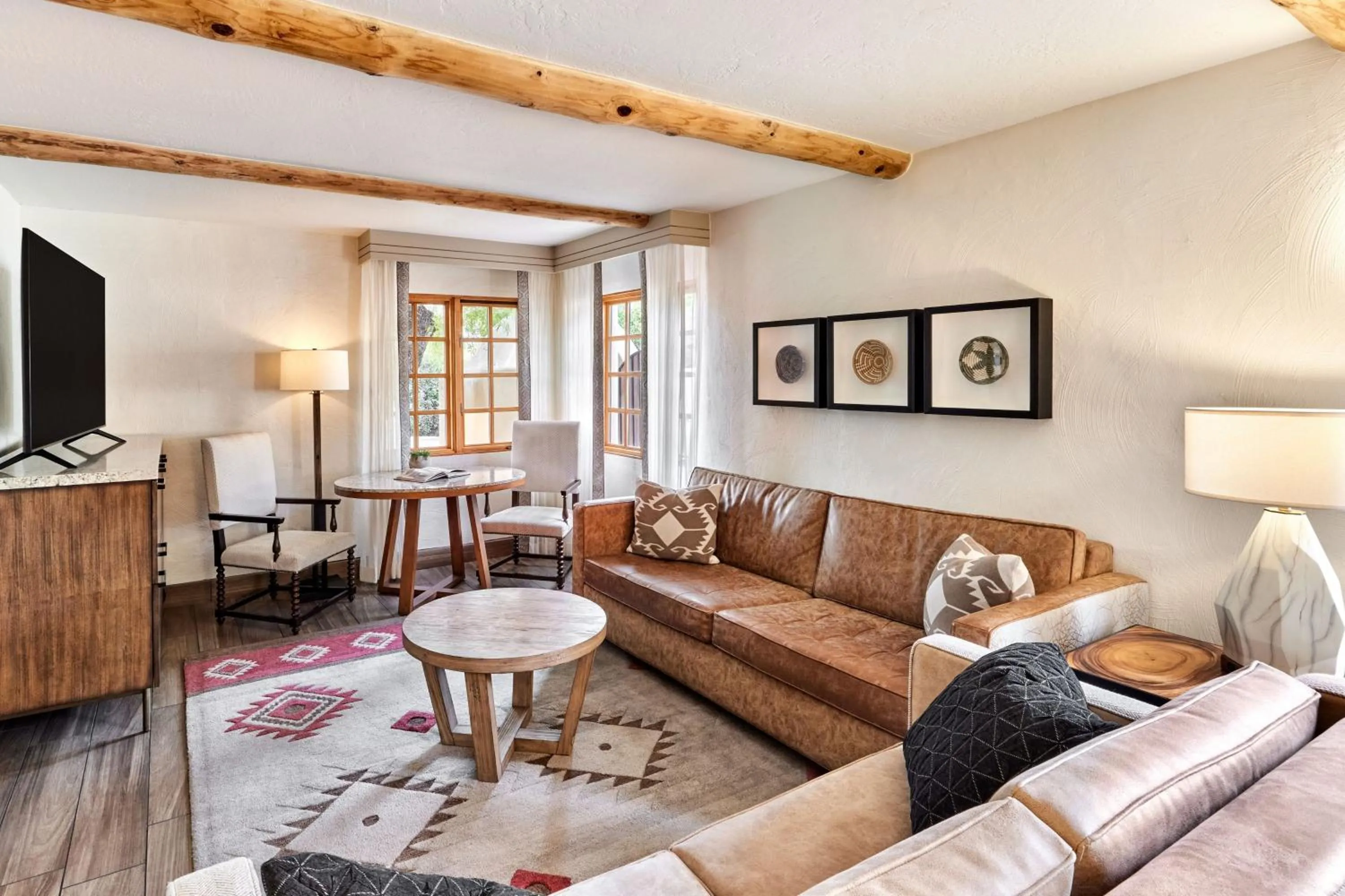 Swimming pool in JW Marriott Scottsdale Camelback Inn Resort & Spa