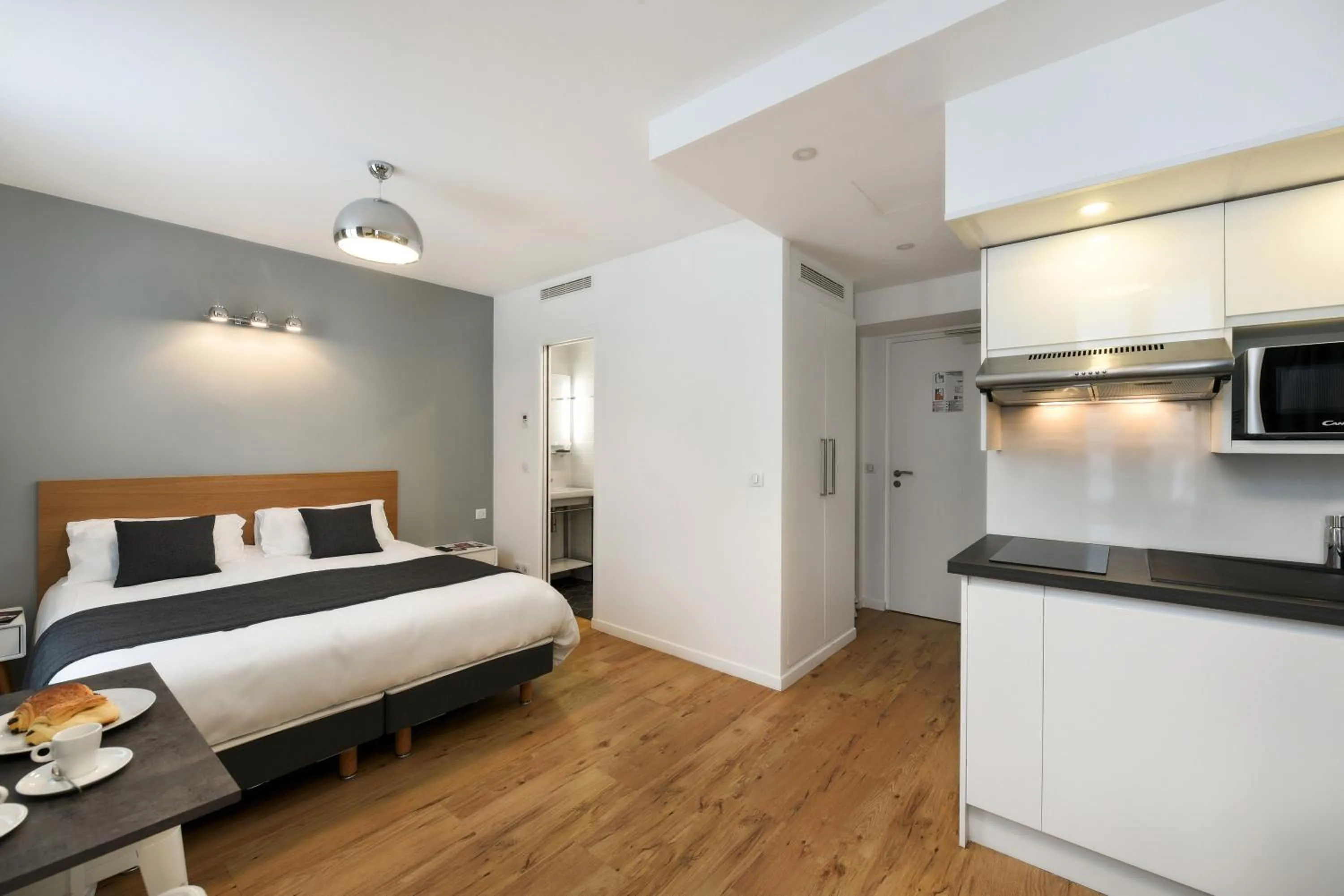 Kitchen or kitchenette, Bed in Hotel Résidence Montebello