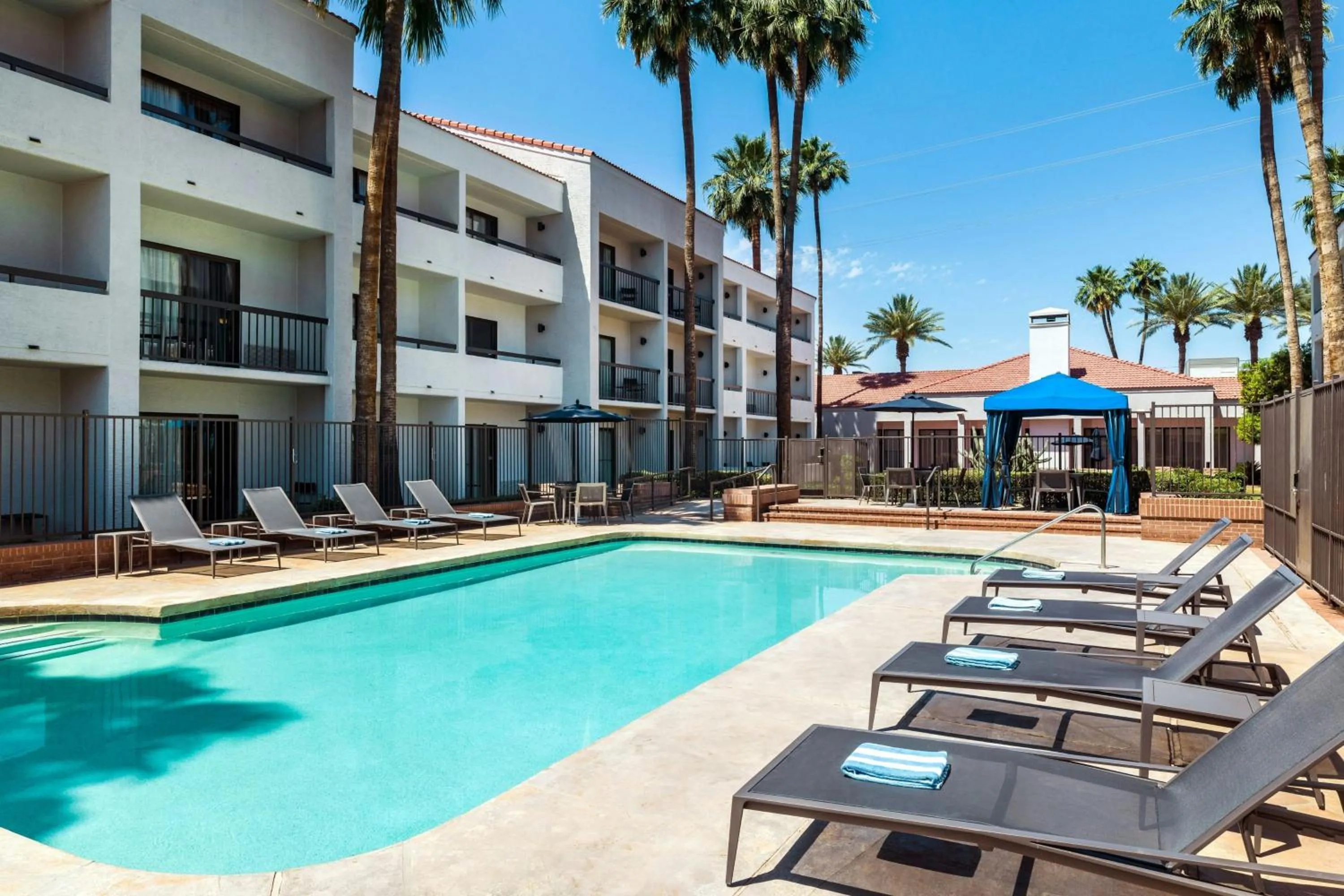 Swimming pool in Courtyard by Marriott Phoenix North
